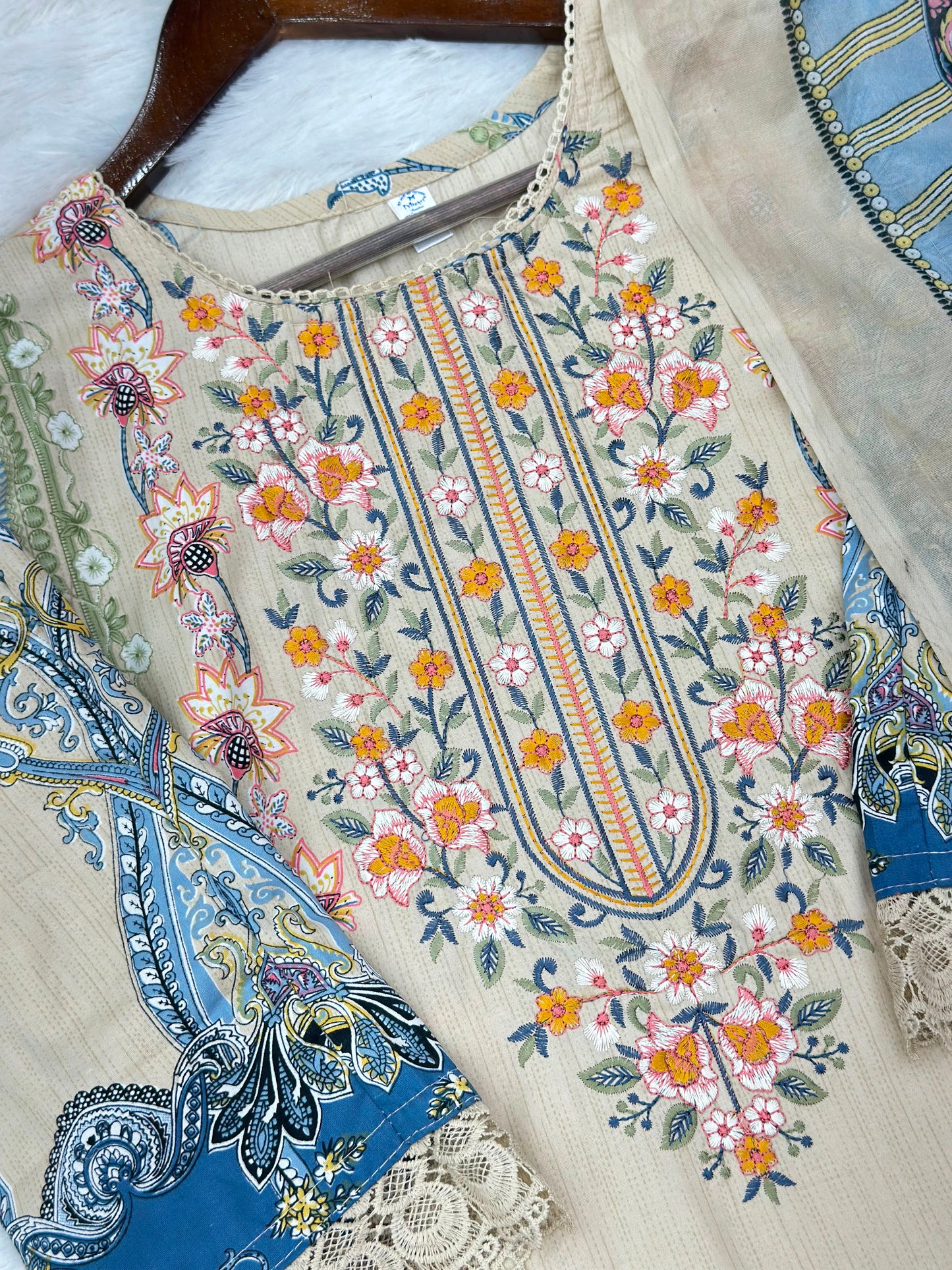 1057 Pakistani Embroidered Suit
