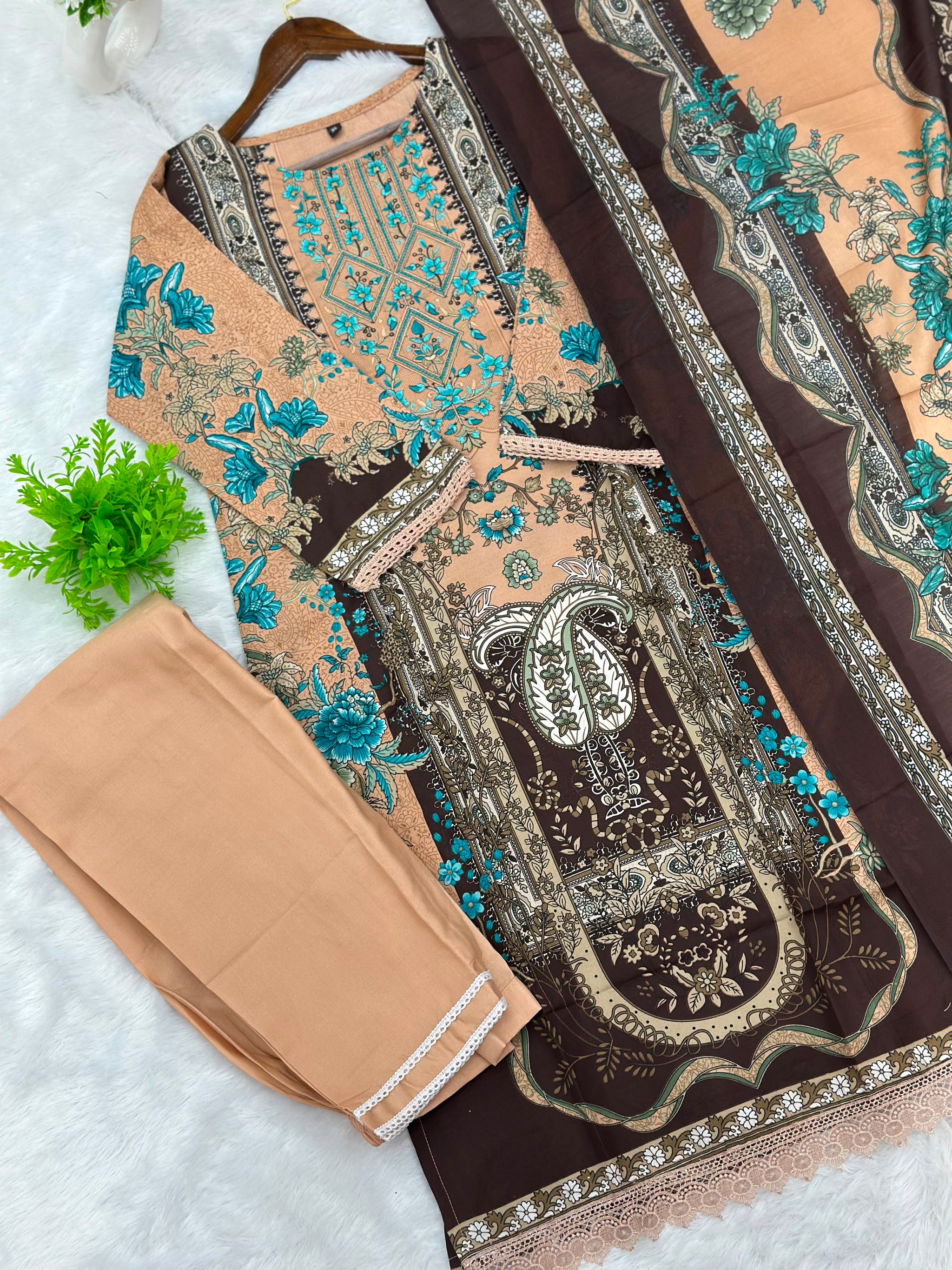 1048 Pakistani Embroidered Suit
