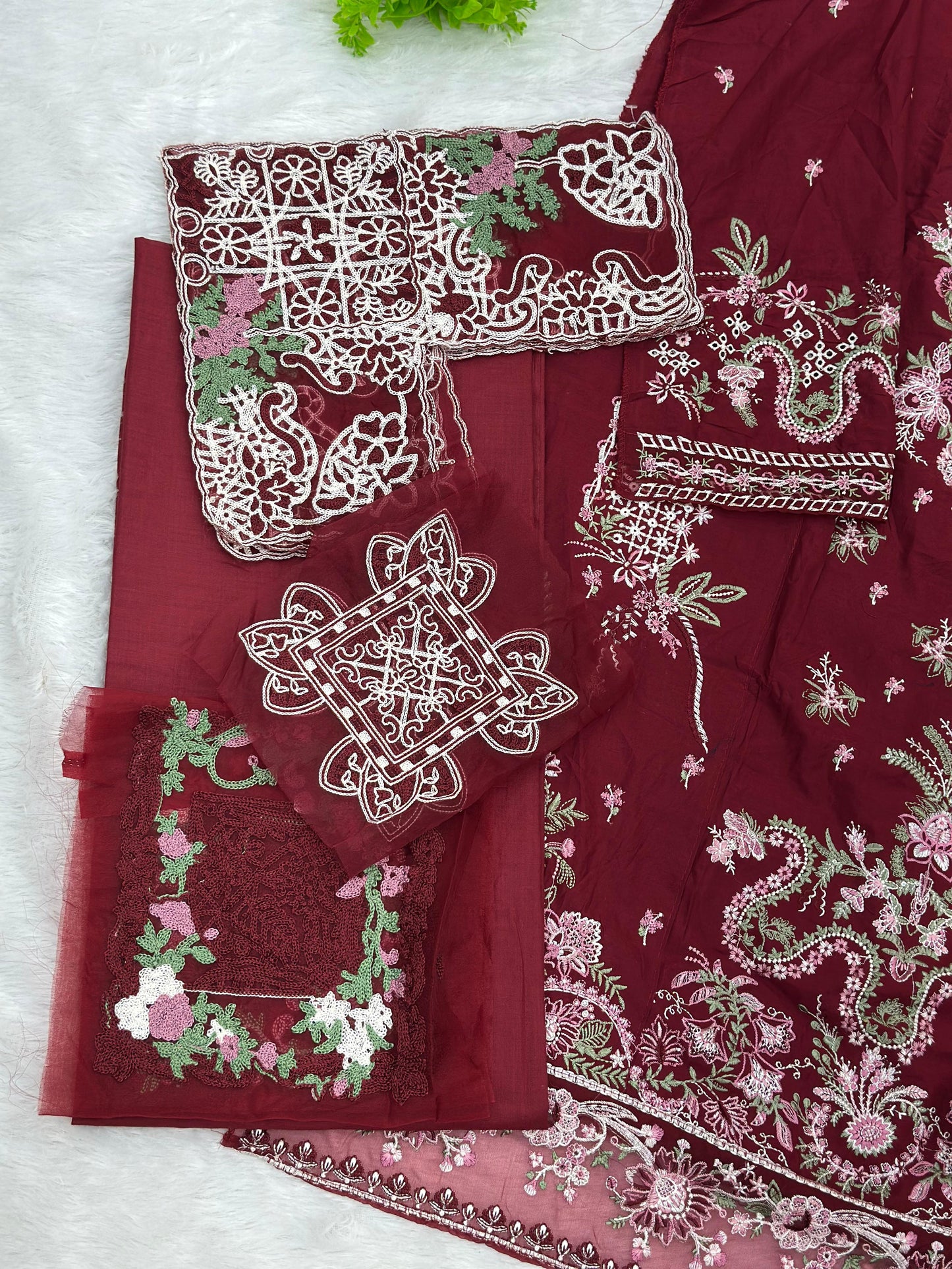 835 Elaf Pakistani Unstitched Lawn Suit