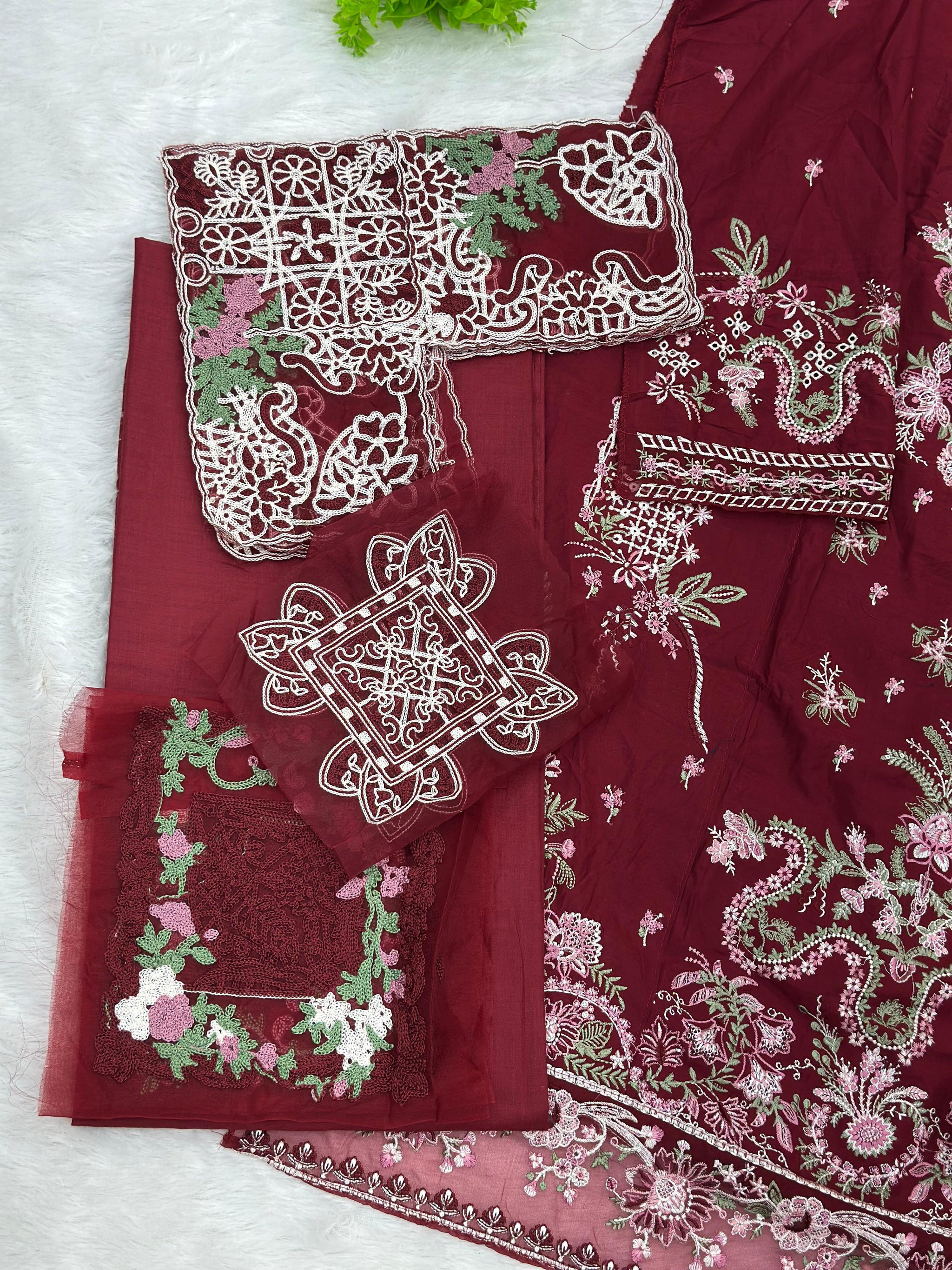 835 Elaf Pakistani Unstitched Lawn Suit