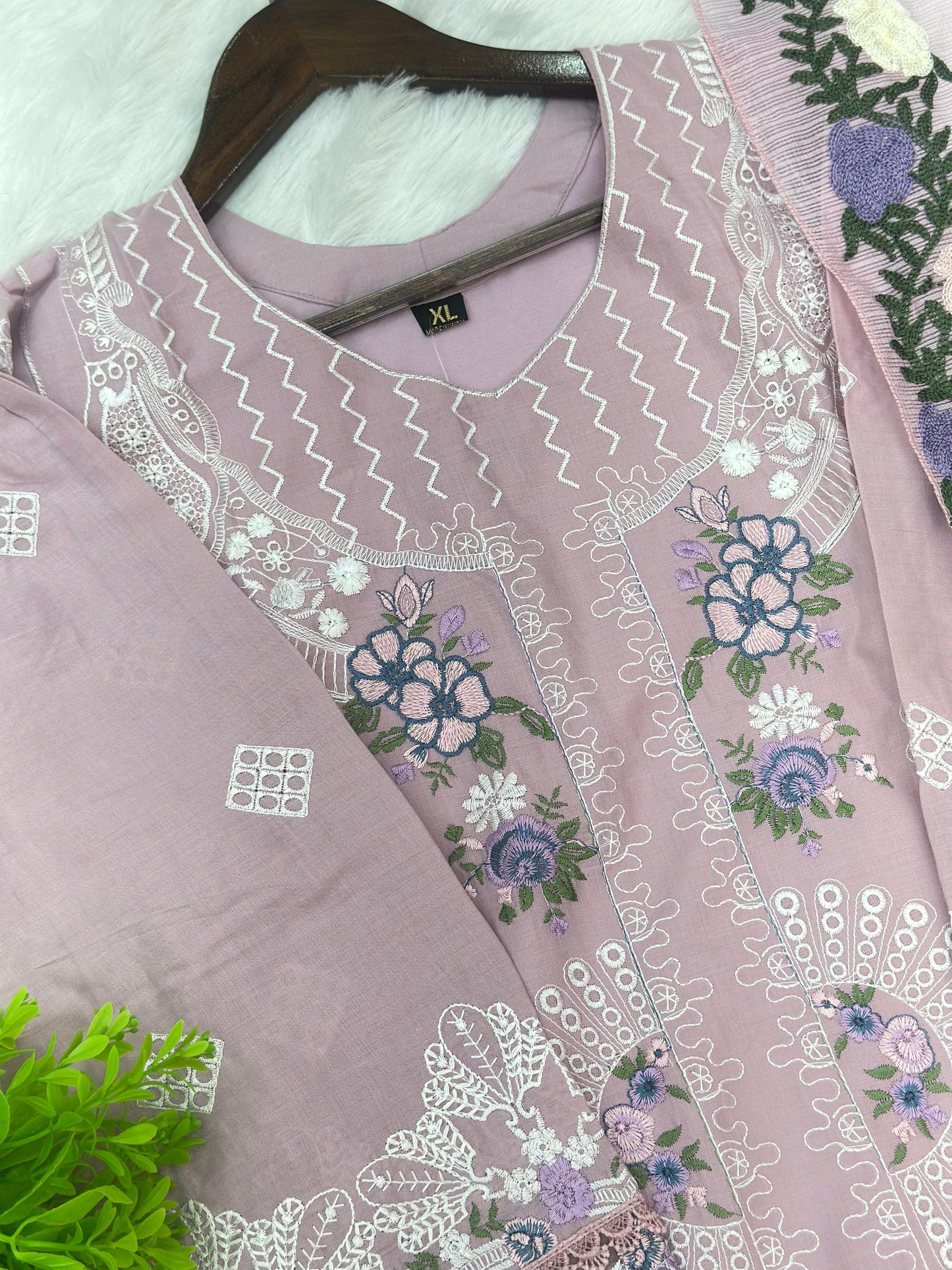 826 Pakistani Lawn Cotton Suit