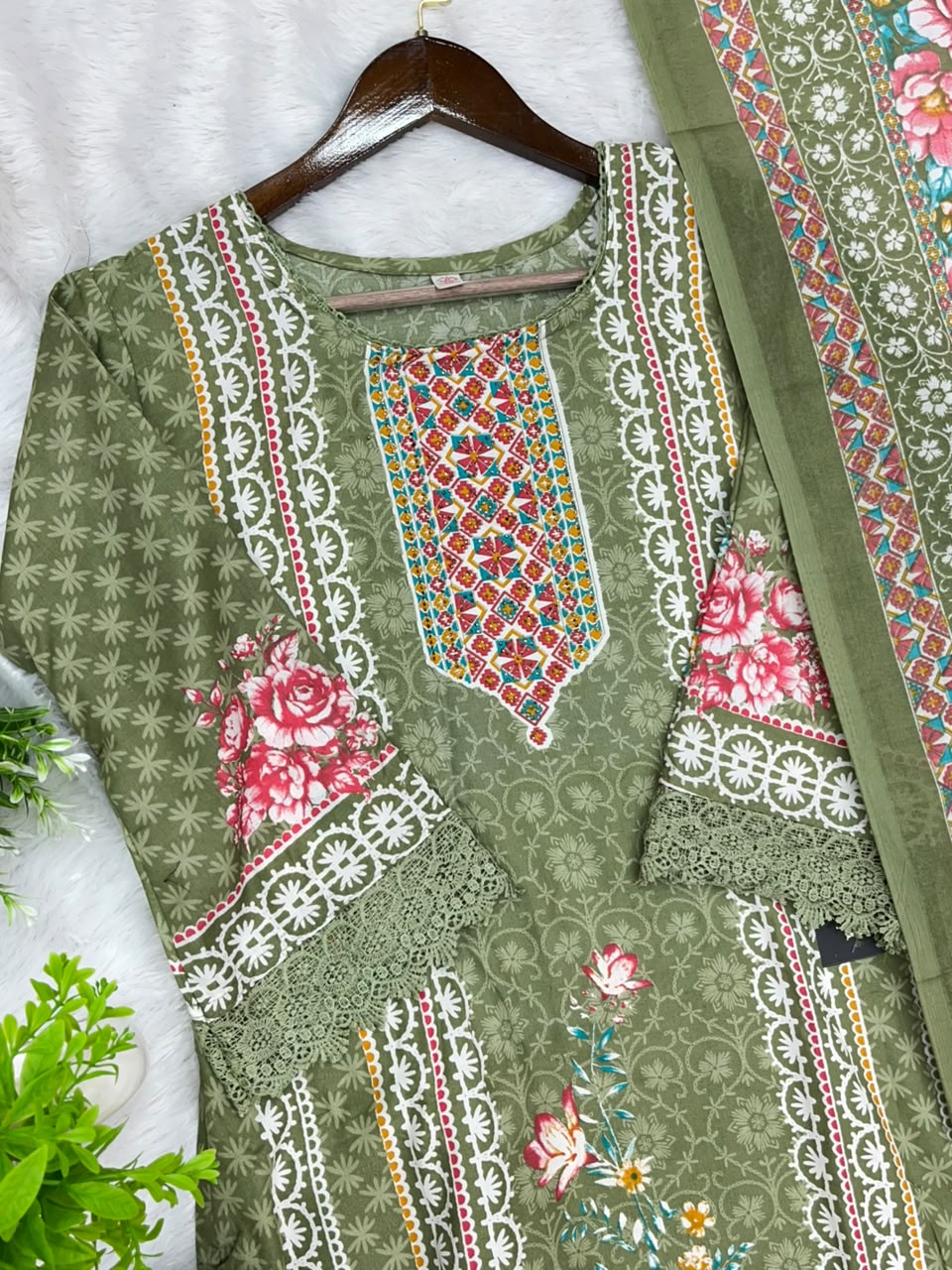 1269 Pakistani Printed Suit