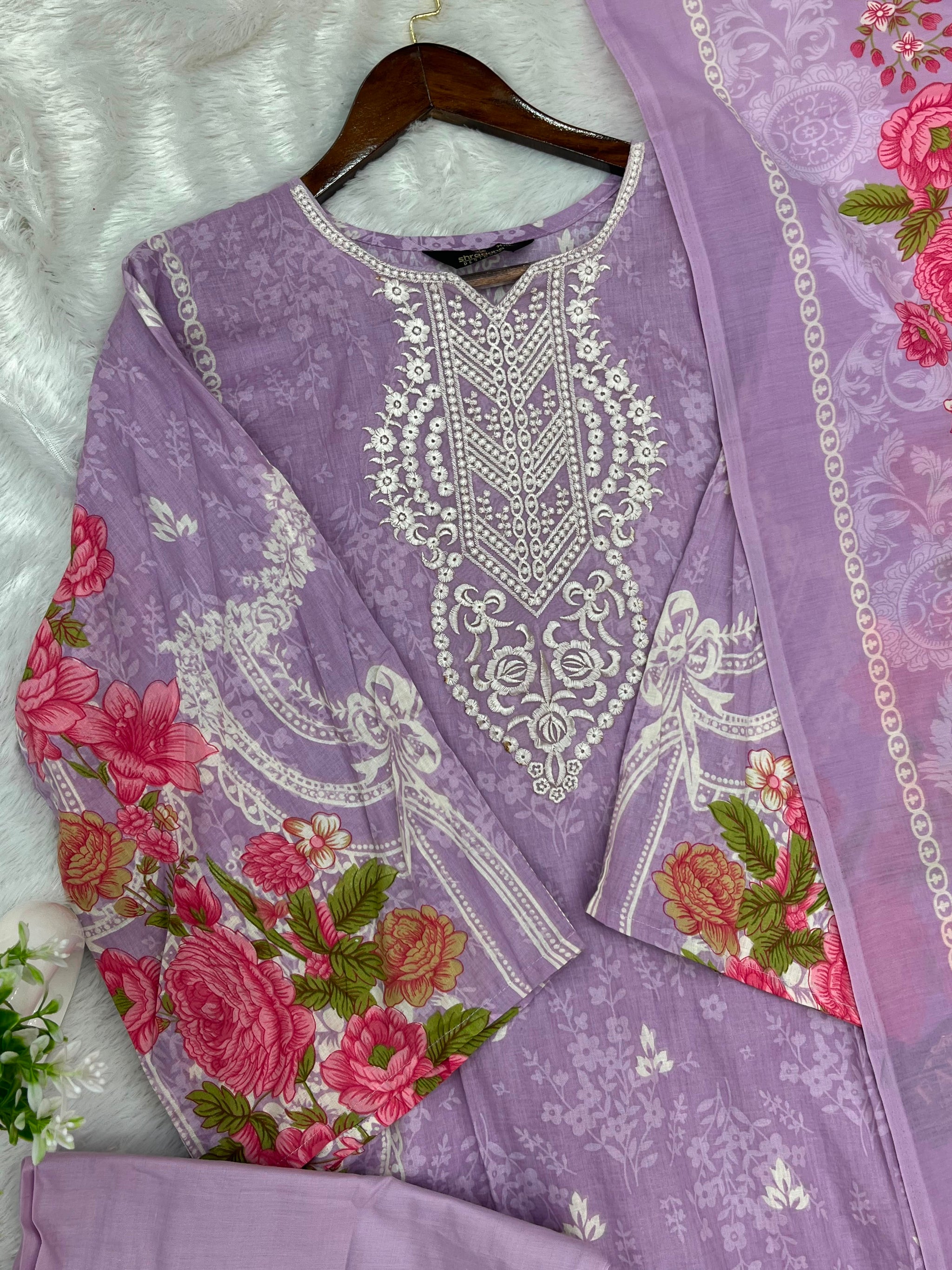 1331 Pakistani Lawn Suit