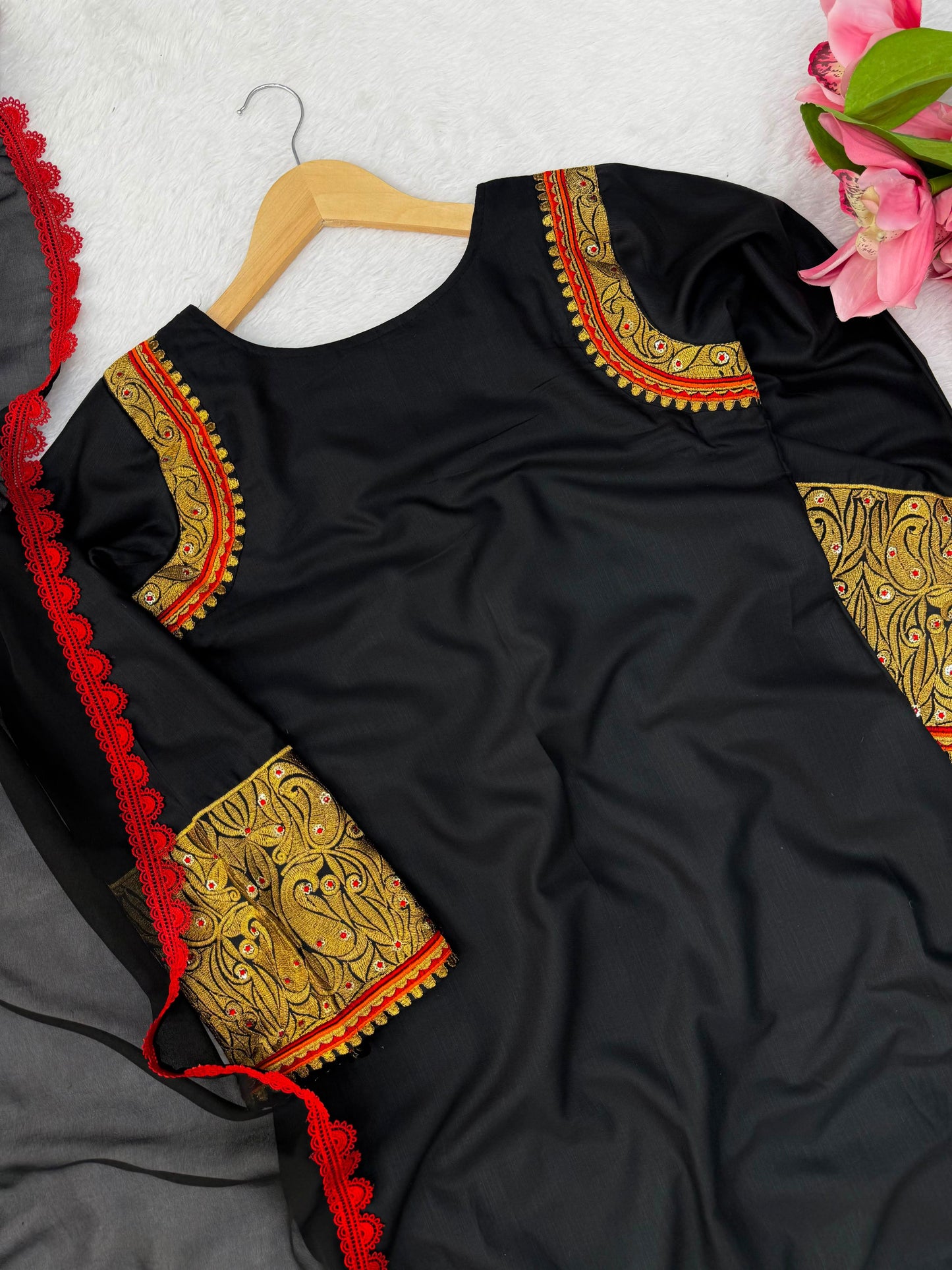 1339 Farhana Bhatt's Viral Kashmiri-style Embroidered  Long 3-Pcs Coordset