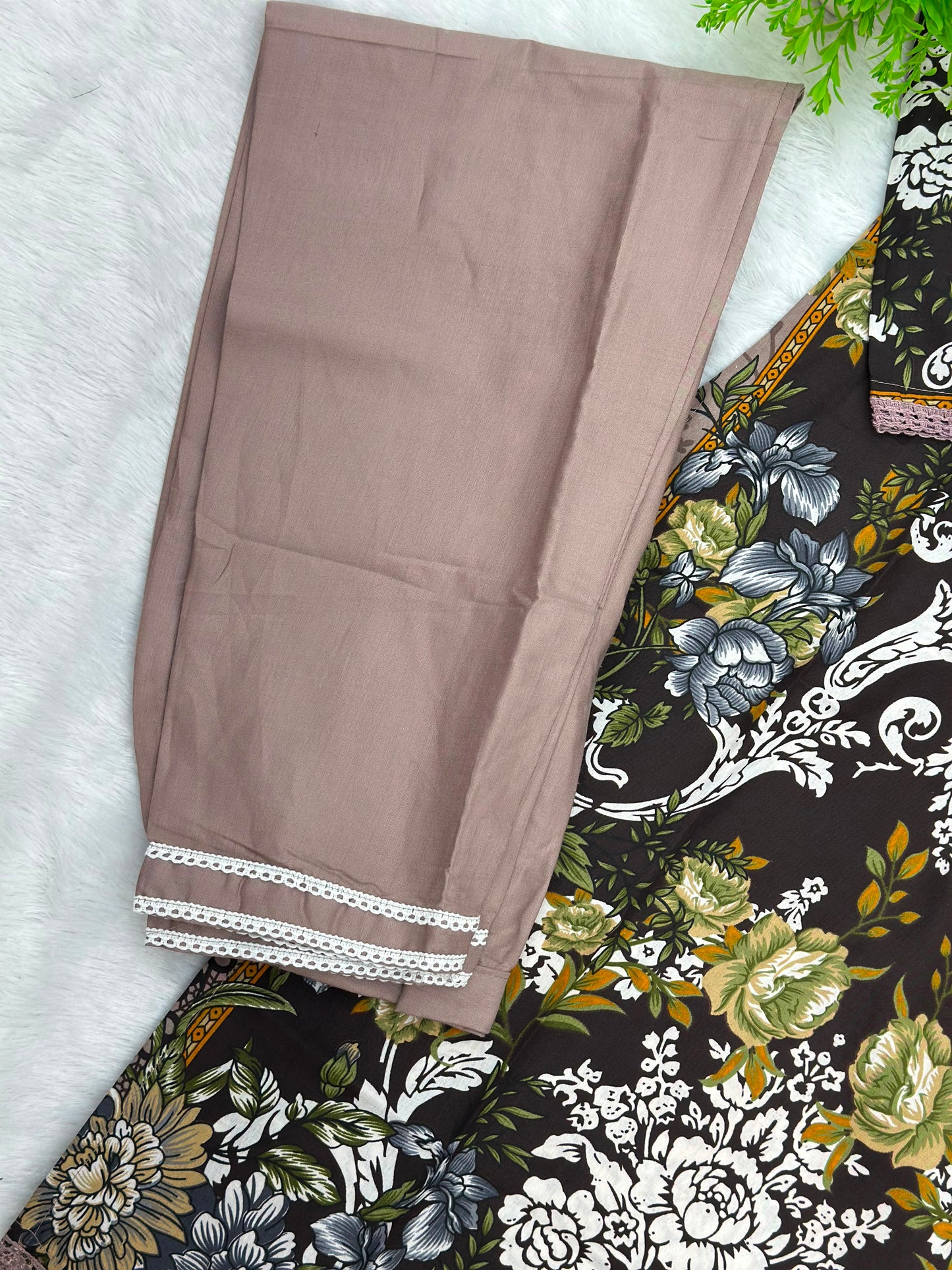 1046 Pakistani Embroidered Suit