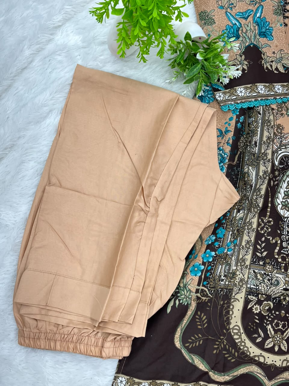 1254 Pakistani Embroidered Suit
