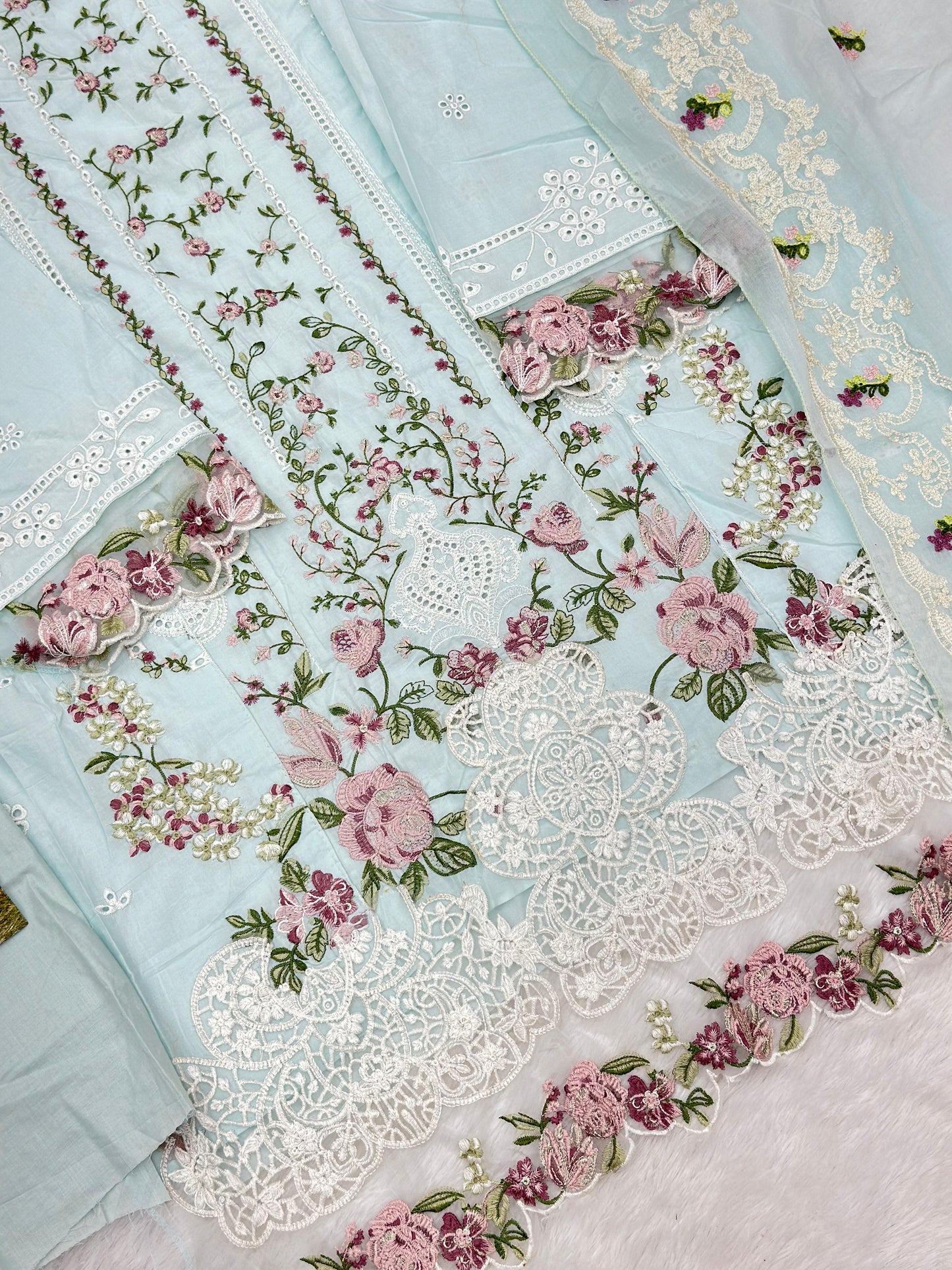 843 Elaf Pakistani Unstitched Lawn Suit