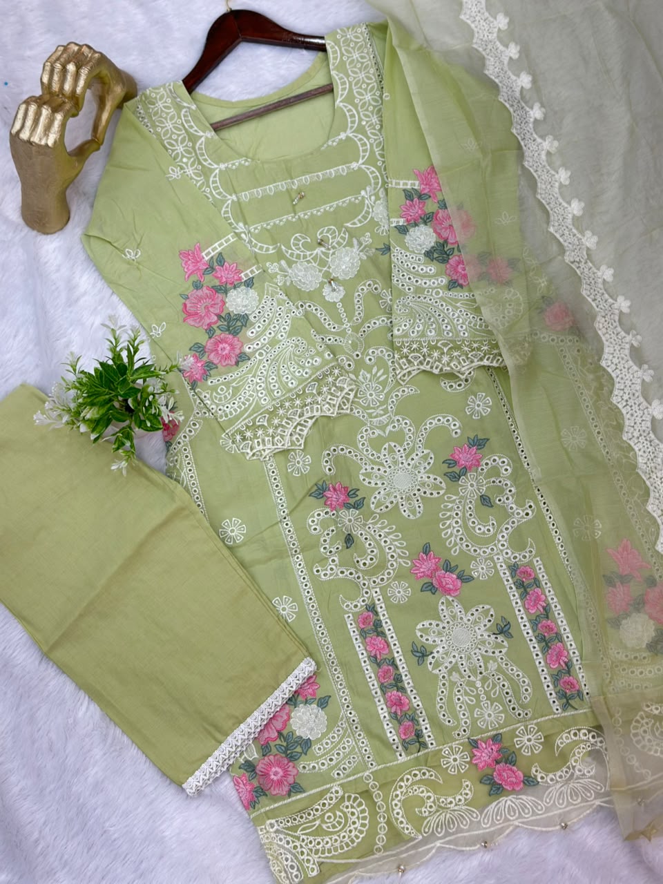 717 Pakistani Heavy Lawn Suit