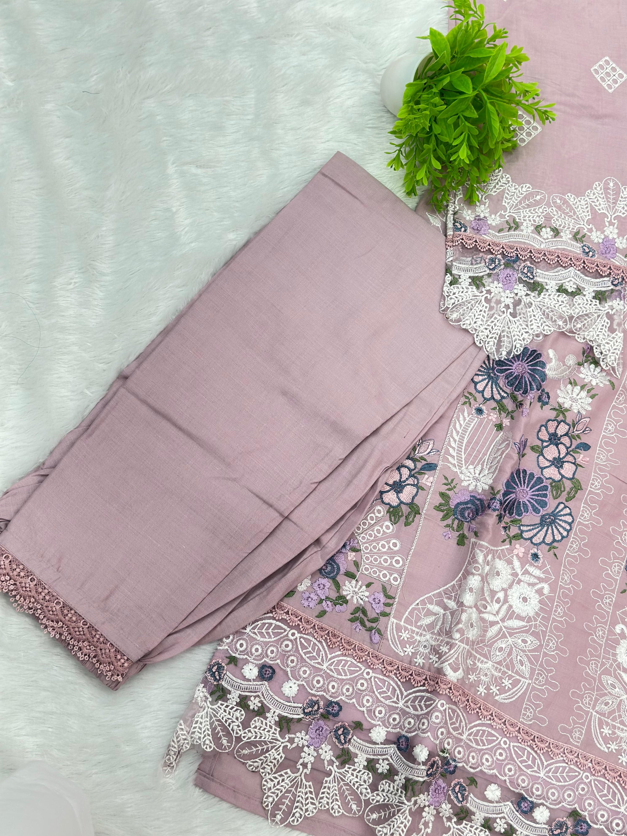 826 Pakistani Lawn Cotton Suit
