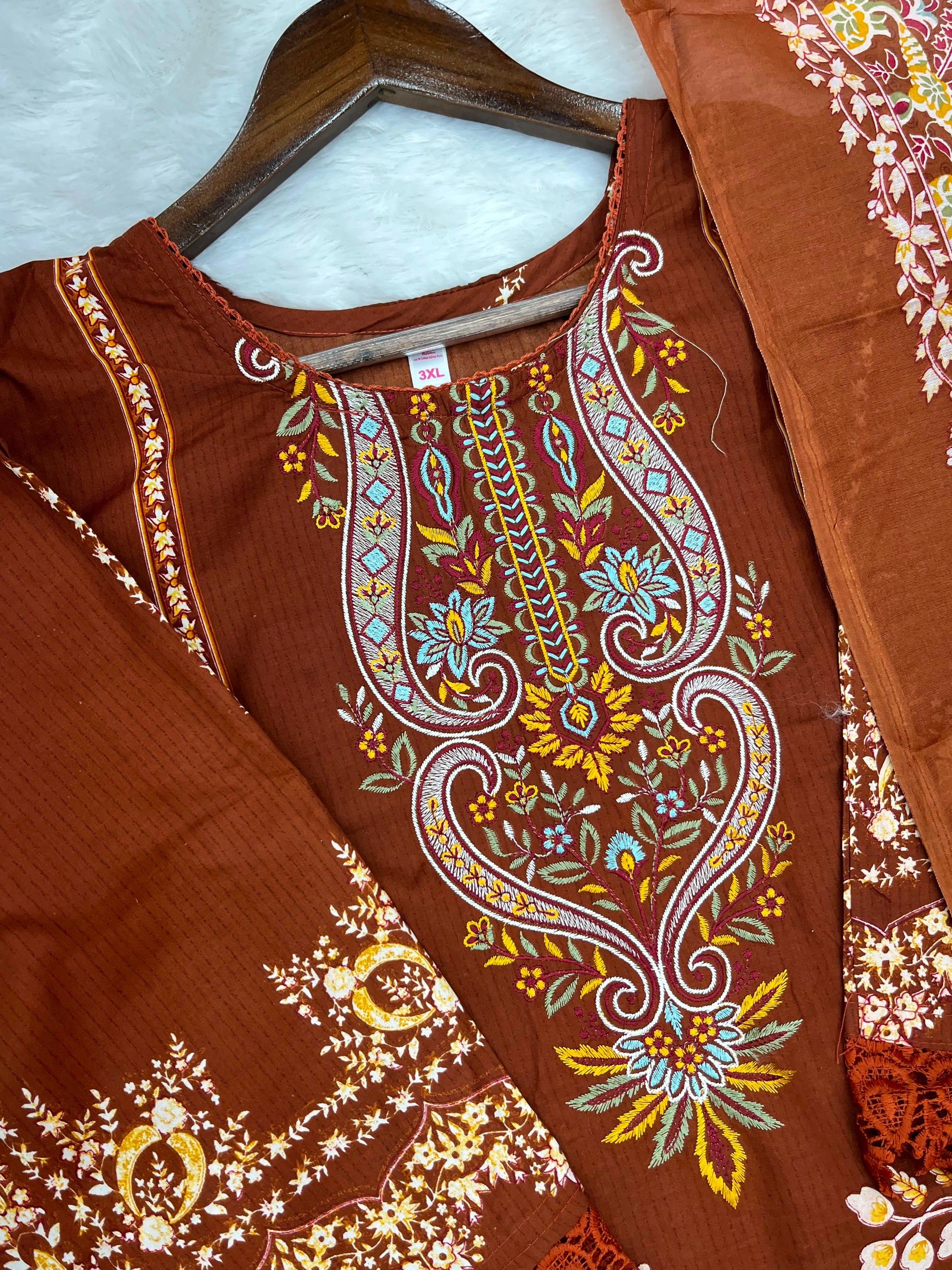 1225 Pakistani Embroidered Suit