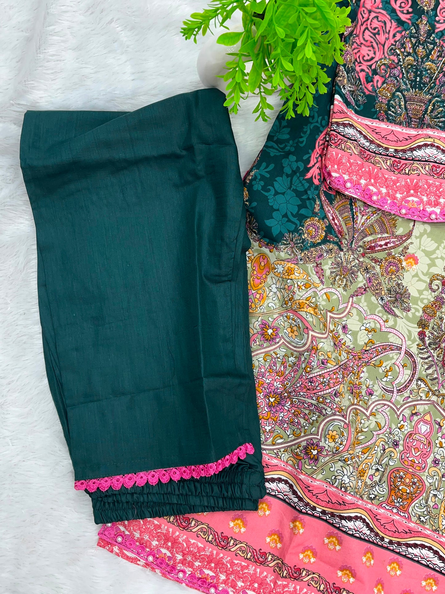1304 Pakistani Embroidered Suit - Vandana Aarzu