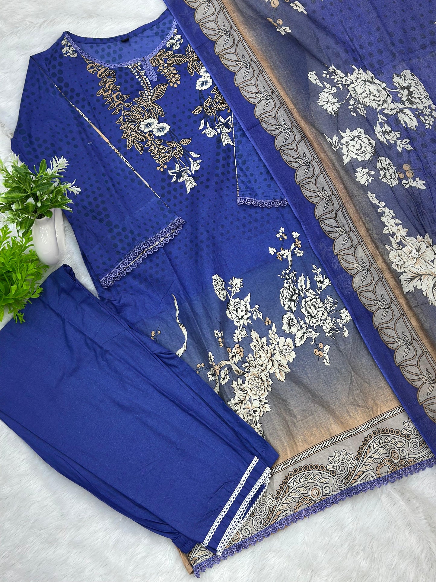 1072 Pakistani Printed Suit