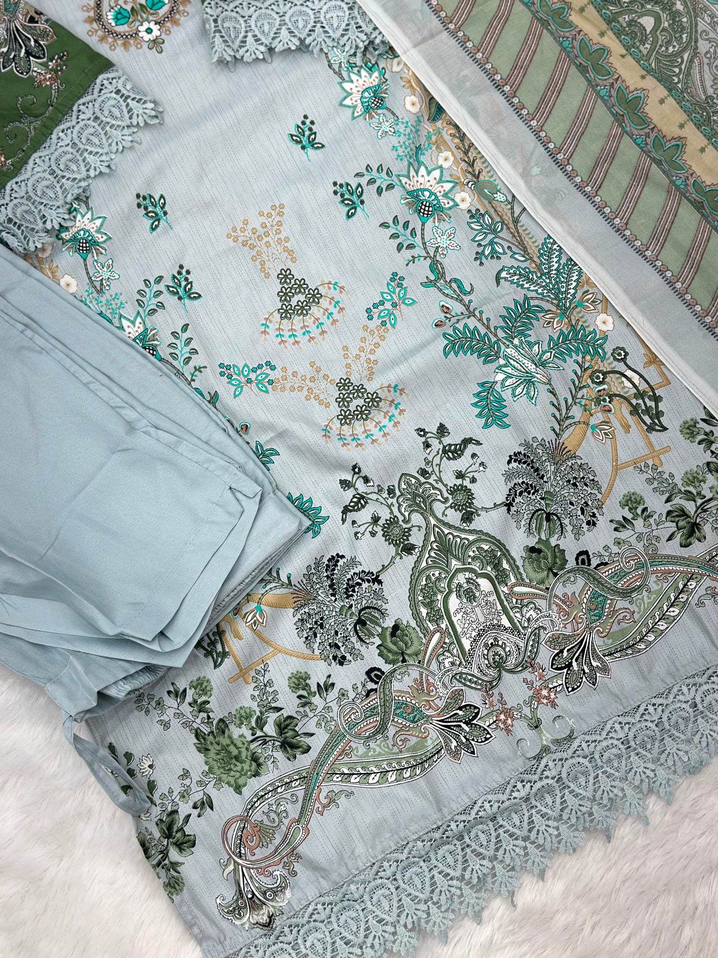 1054 Pakistani Embroidered Suit