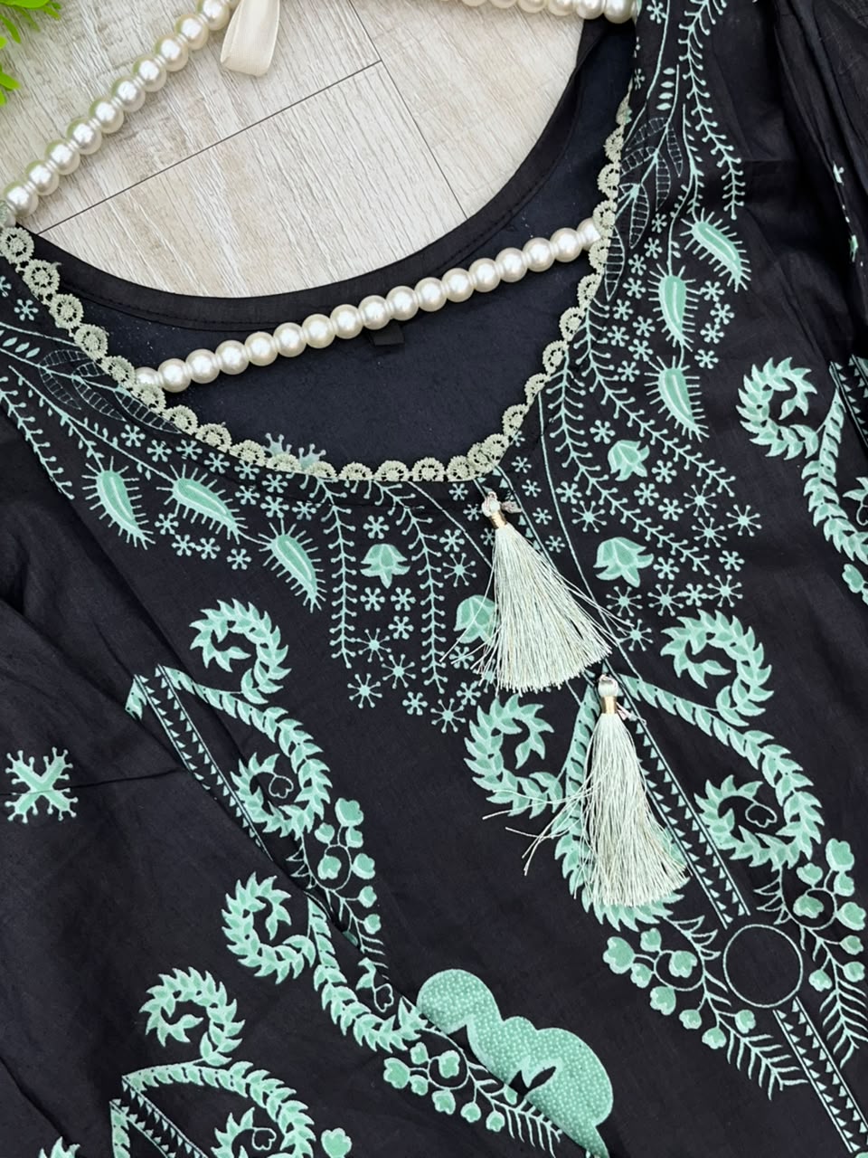 1501 Pakistani Embroidered Suit