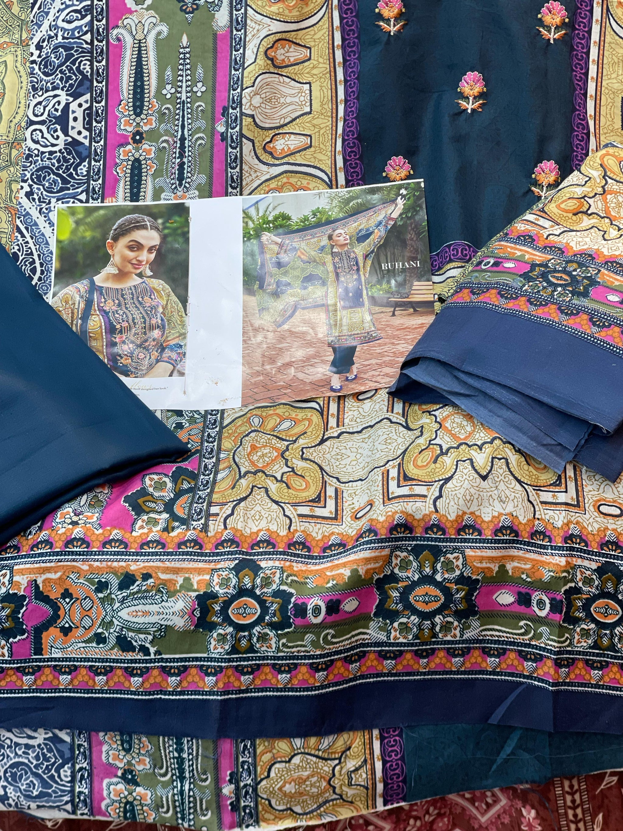 487 Ruhani Pakistani Unstitched Suit