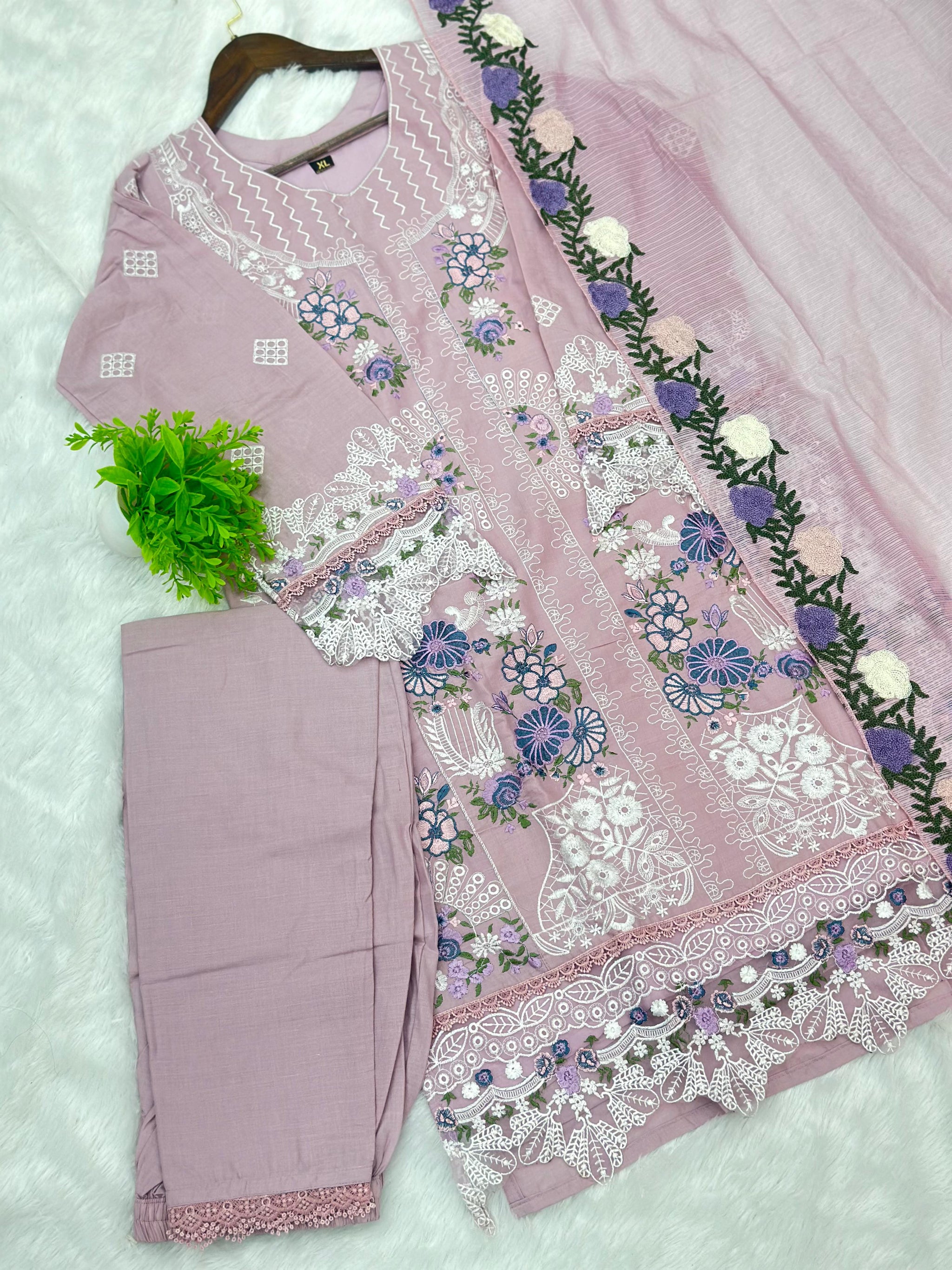 826 Pakistani Lawn Cotton Suit
