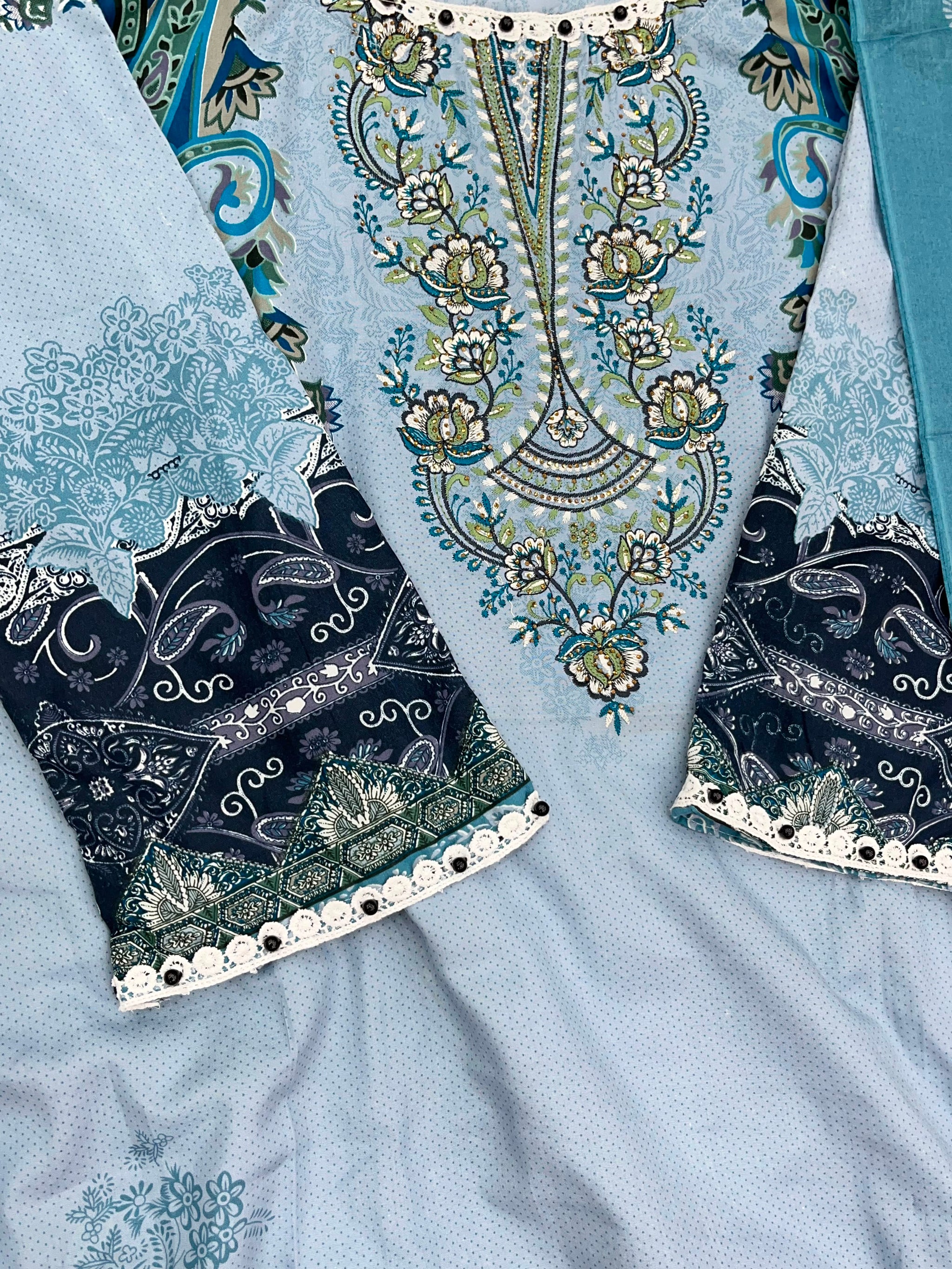 1307 Pakistani Embroidered Suit - Vandana Aarzu