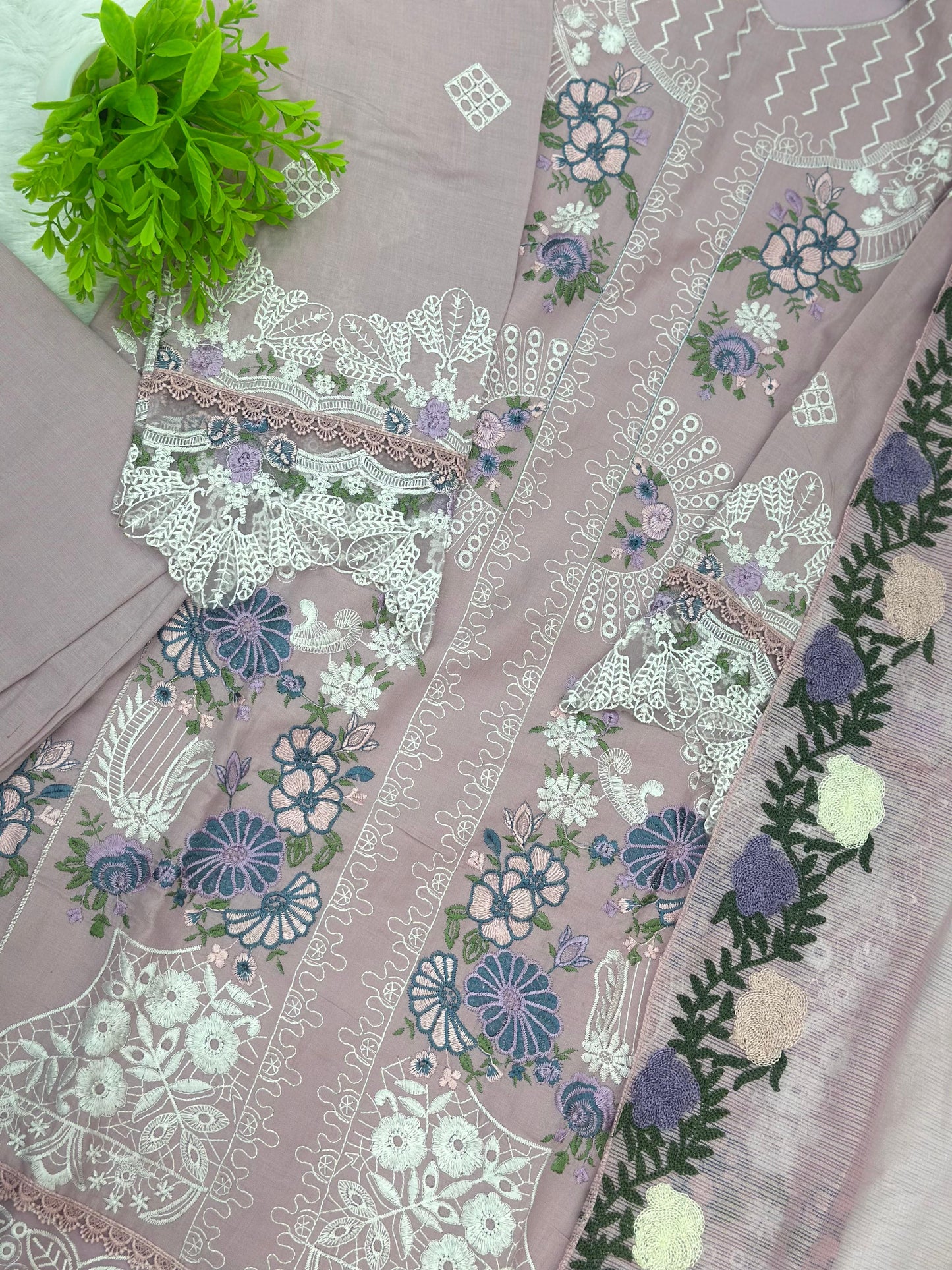826 Pakistani Lawn Cotton Suit