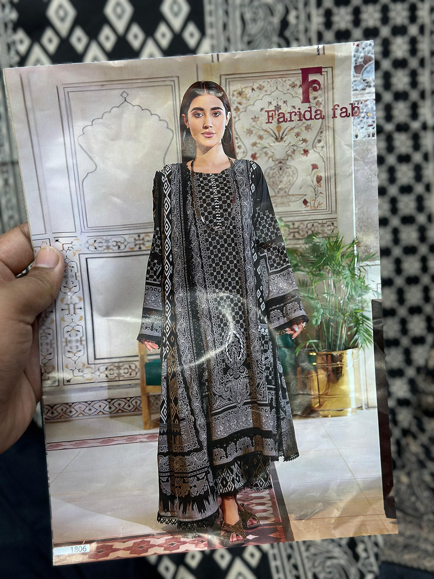 476 Pakistani Unstitched Suit