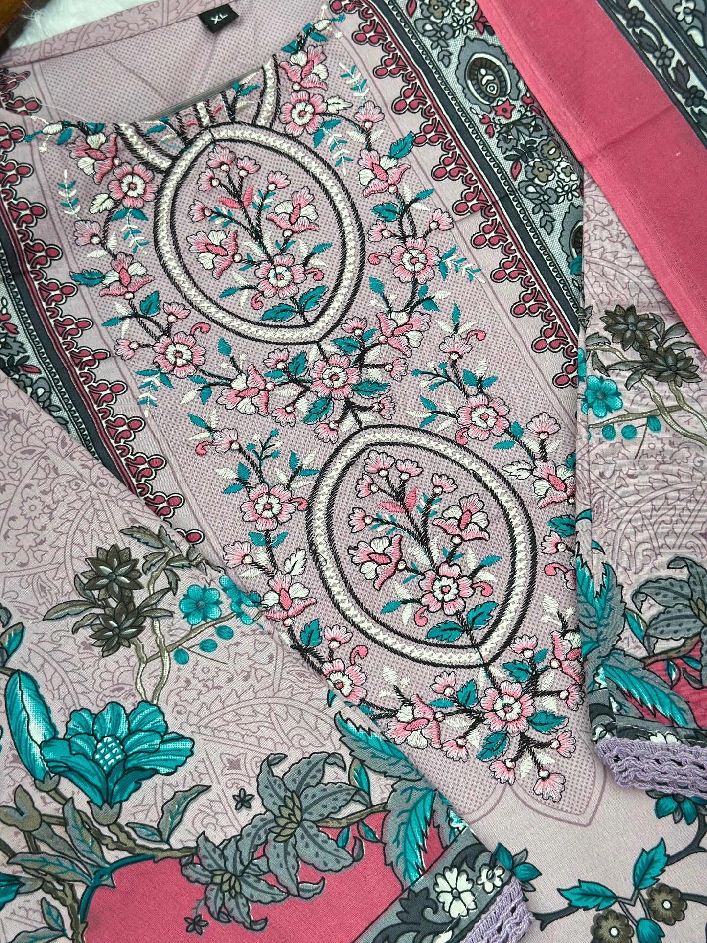 1049 Pakistani Embroidered Suit
