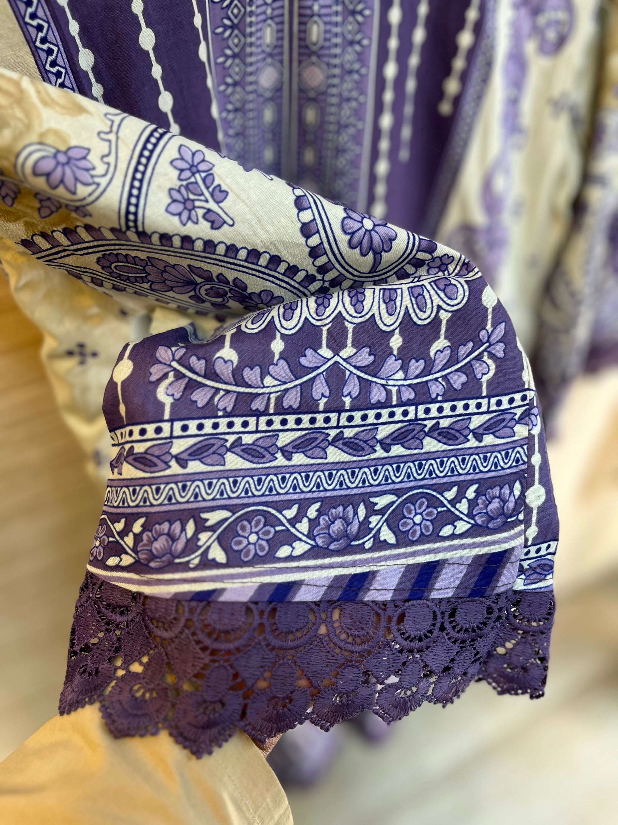 1087 Pakistani Printed Suit