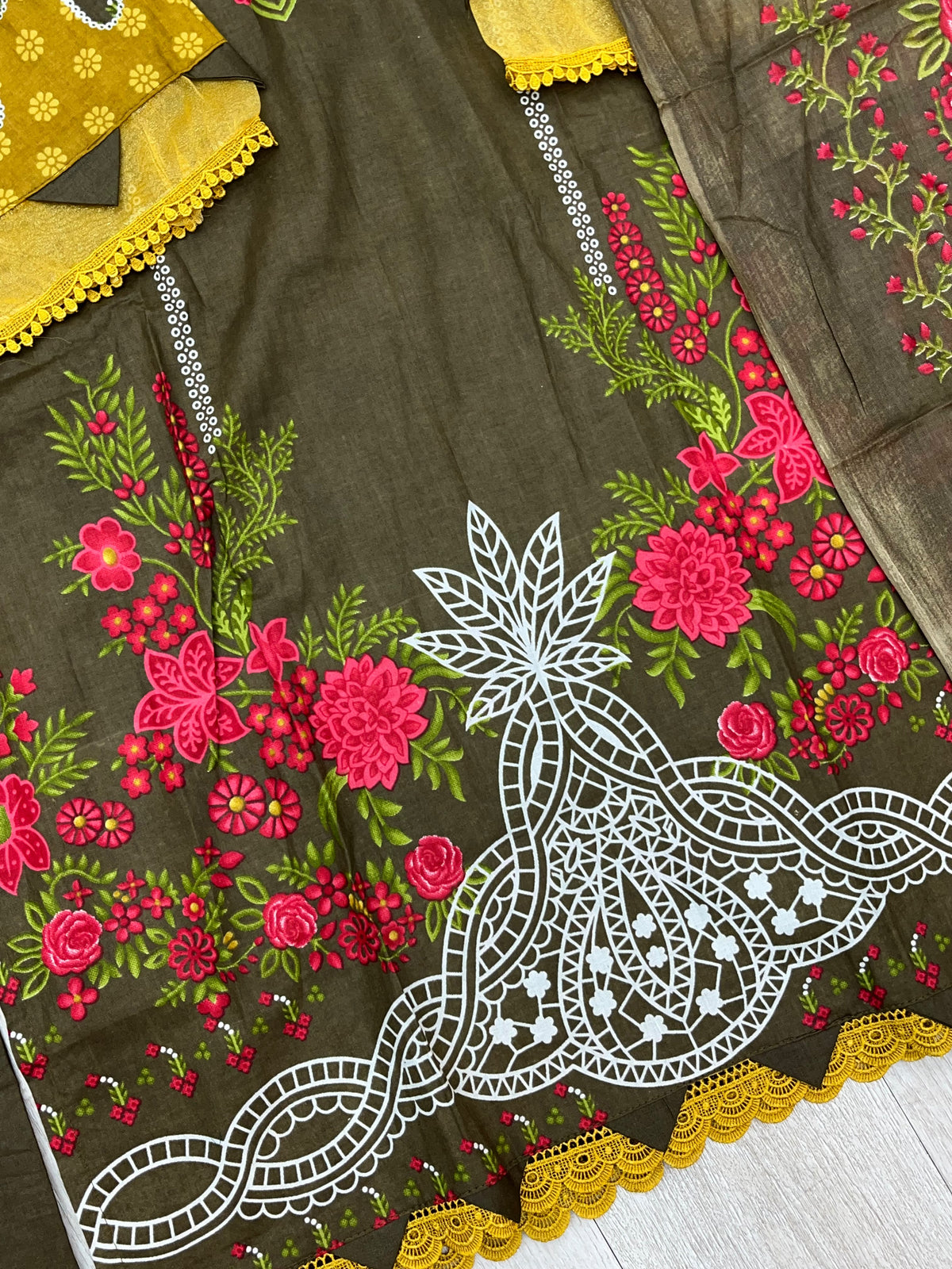 1507 Pakistani Embroidered Suit