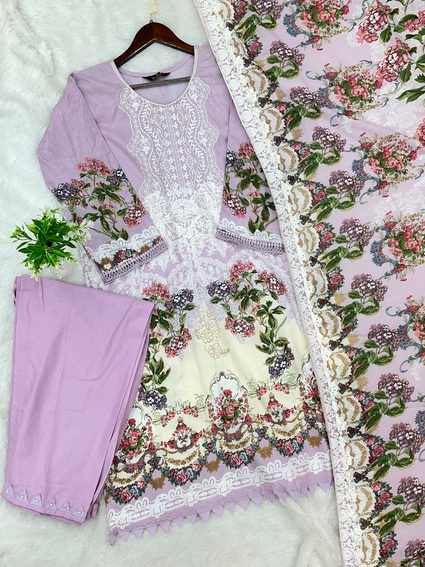 1333 Pakistani Lawn Suit