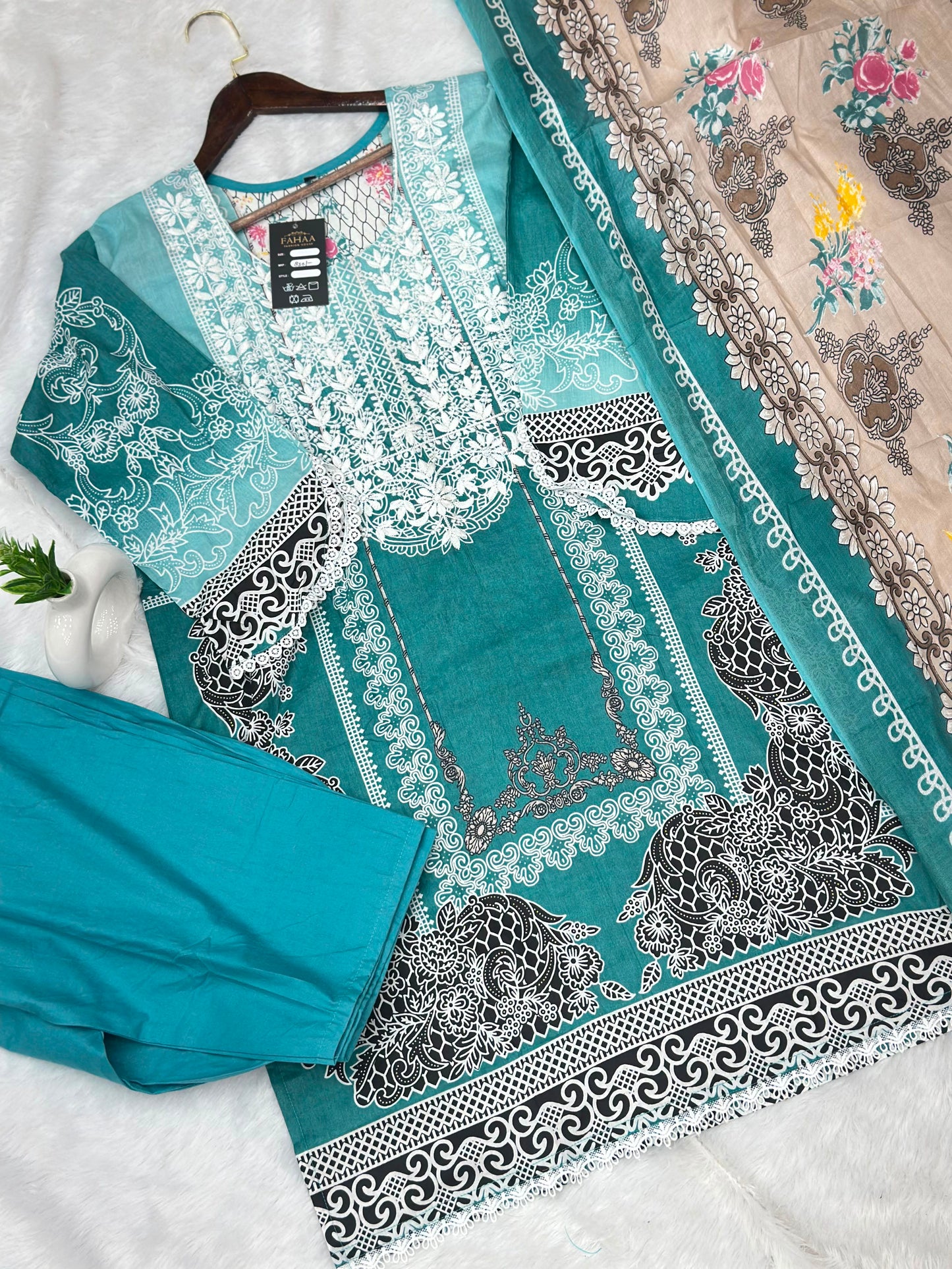 952 Pakistani Embroidered Suit