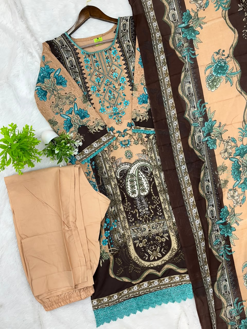 1254 Pakistani Embroidered Suit