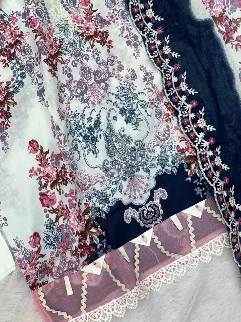 1498 Pakistani Heavy Lawn Suit - 4