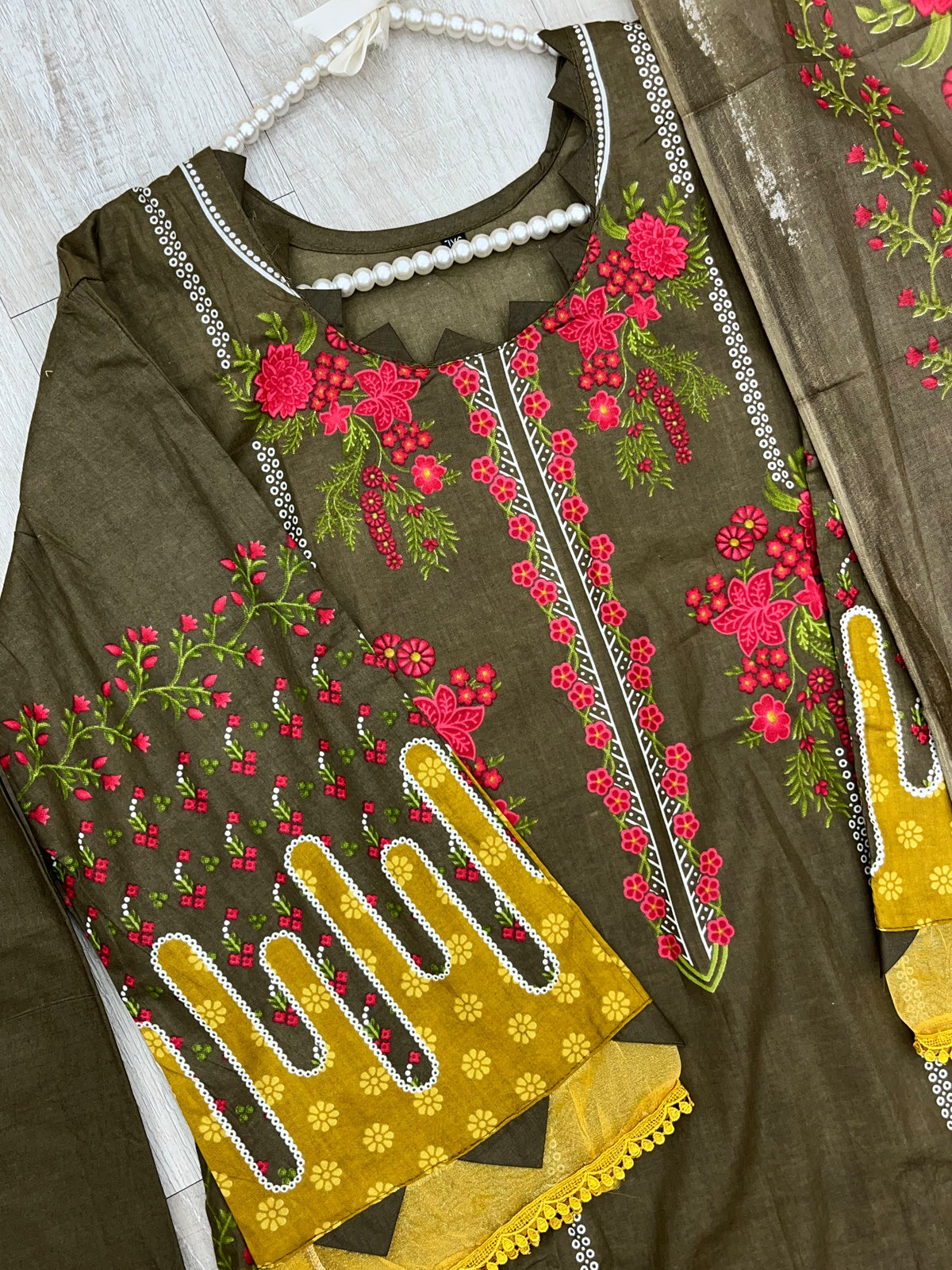 1507 Pakistani Embroidered Suit