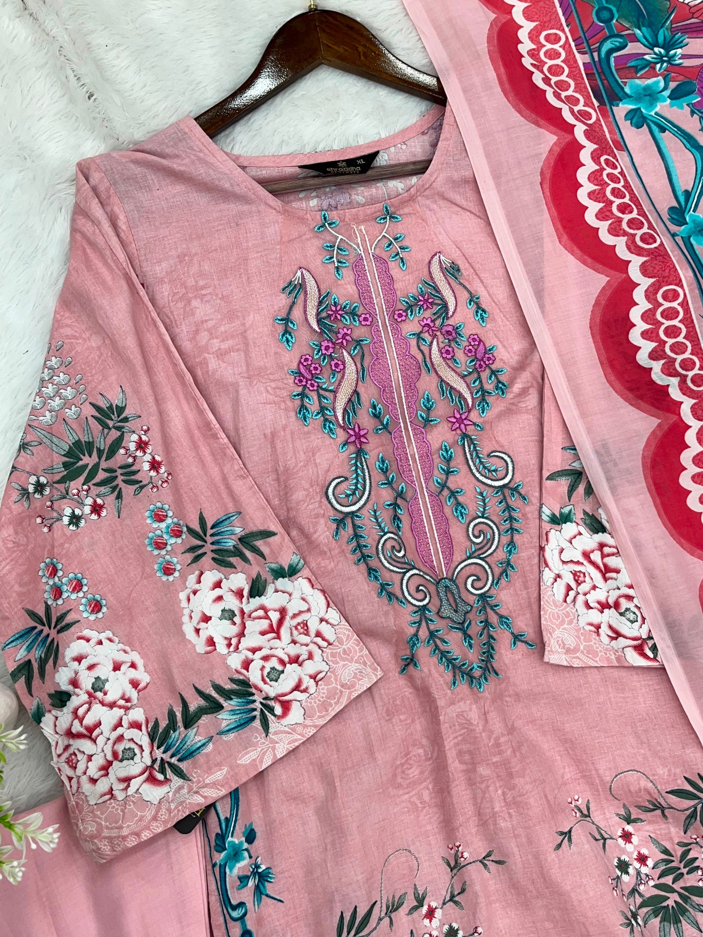 1332 Pakistani Lawn Suit