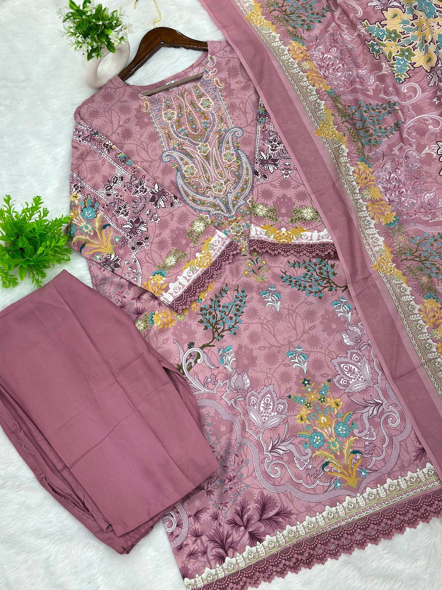 1051 Pakistani Embroidered Suit