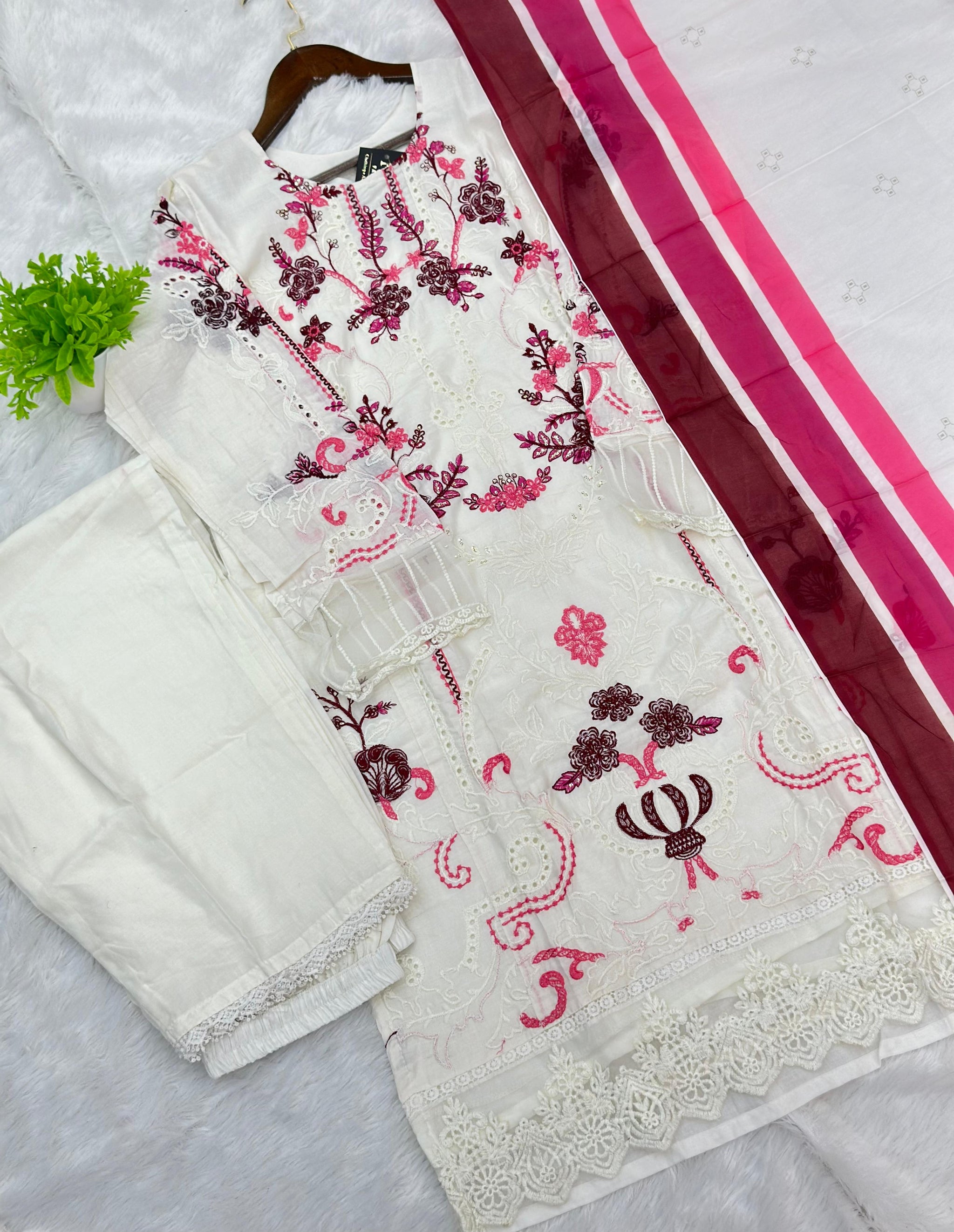831 Pakistani Lawn Cotton Suit