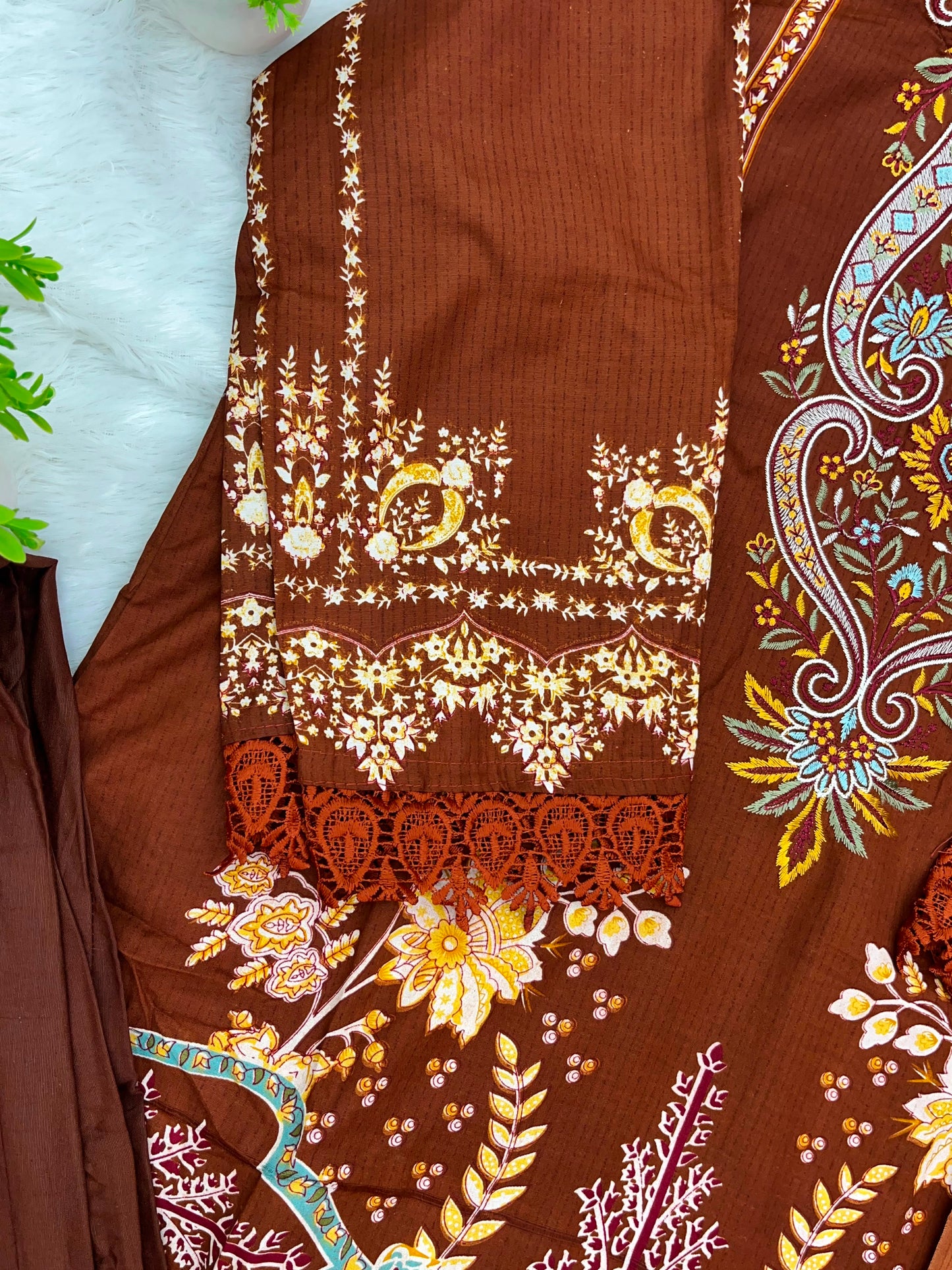 1225 Pakistani Embroidered Suit