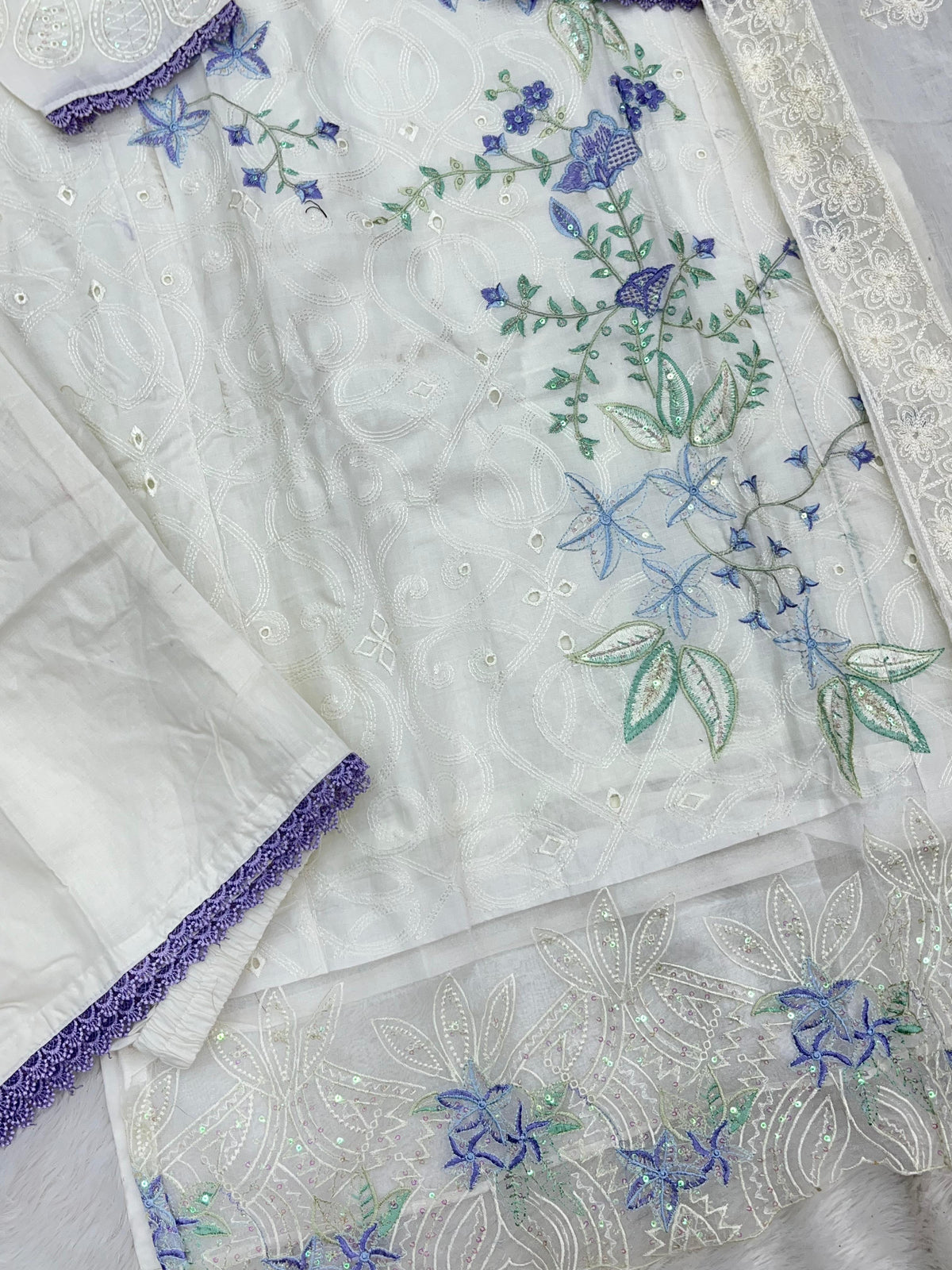 1364 Pakistani Embroidered Lawn Suit