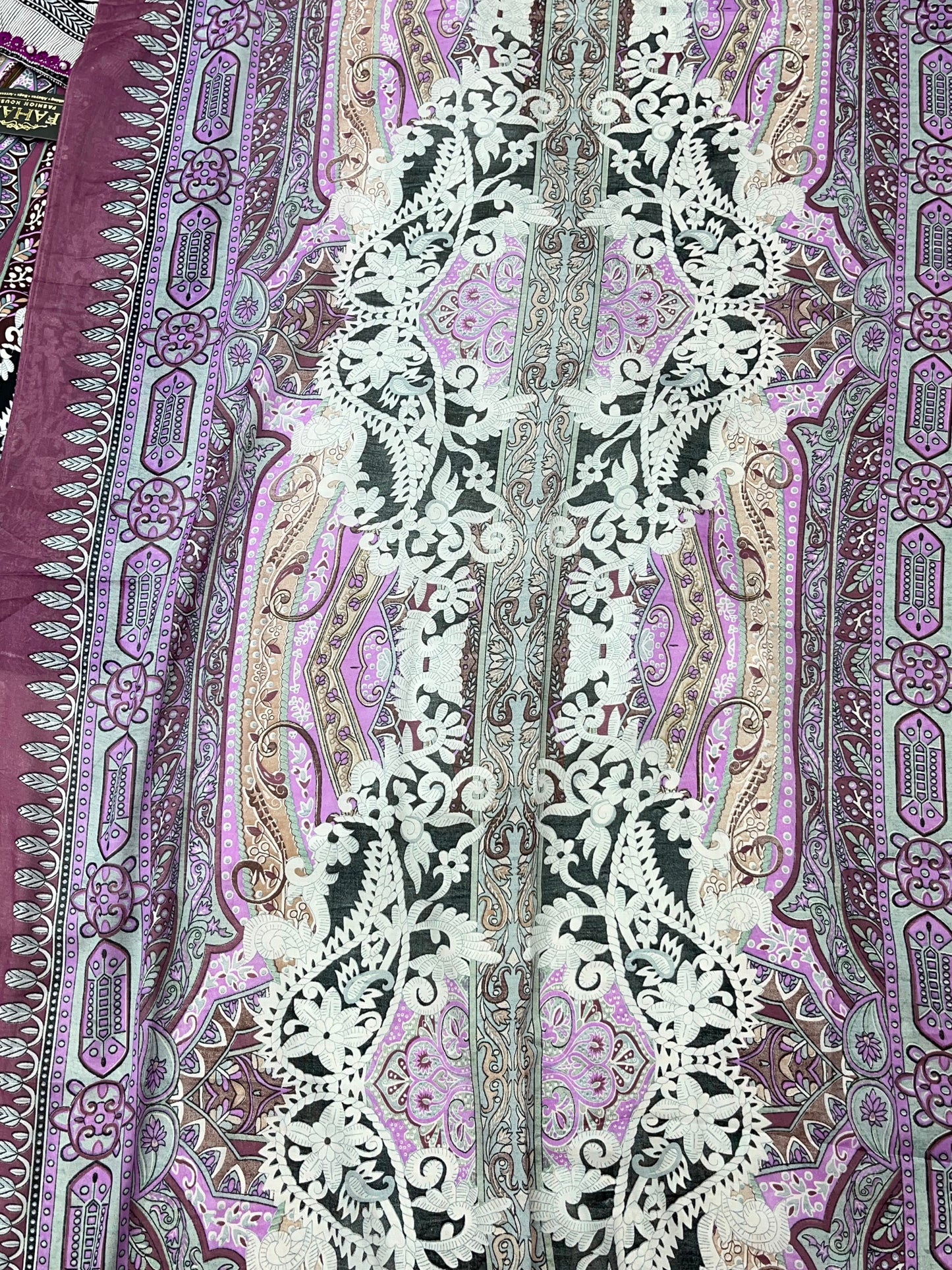 1305 Pakistani Embroidered Suit - Vandana Aarzu