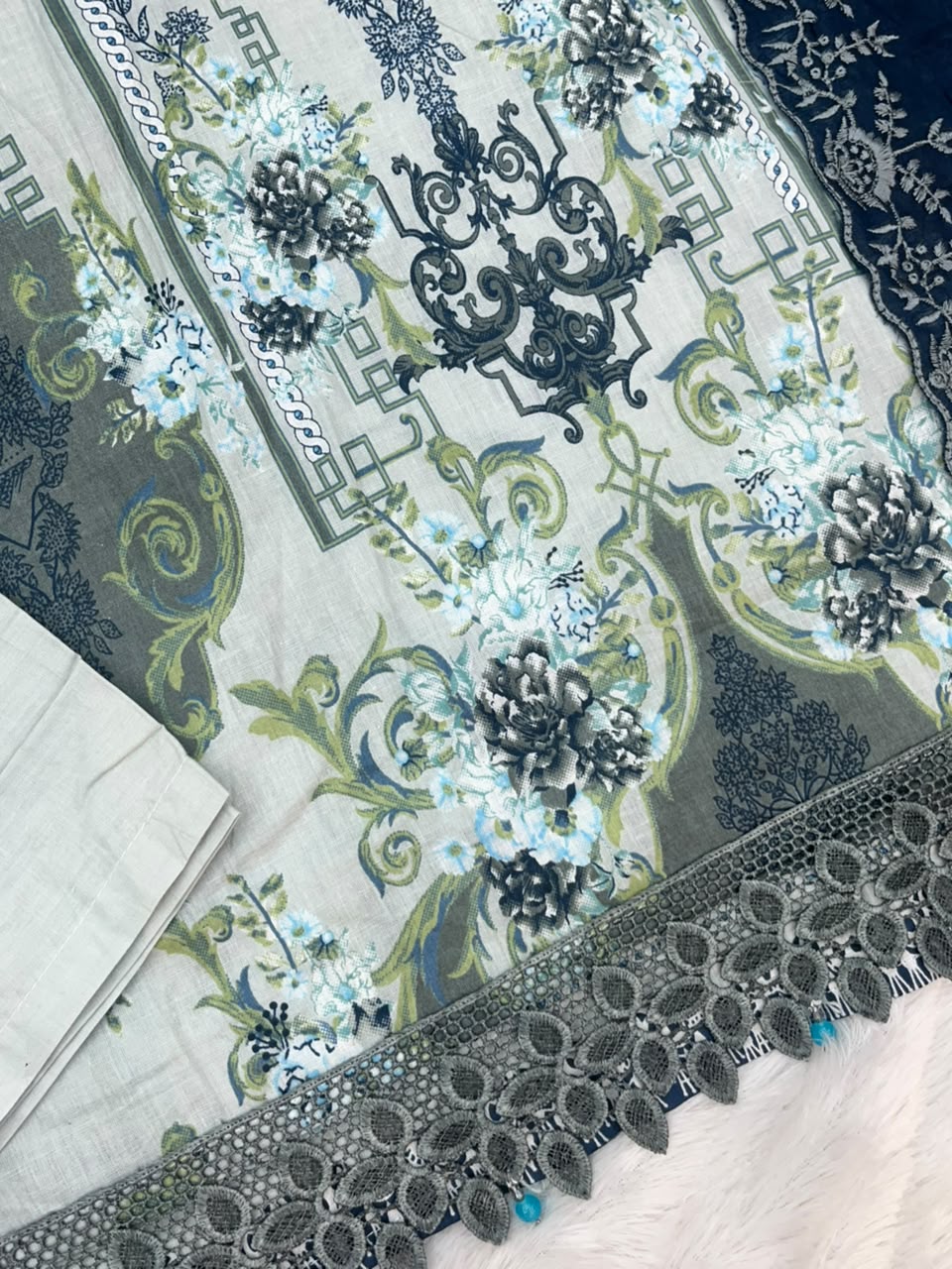 1498 Pakistani Heavy Lawn Suit - 6