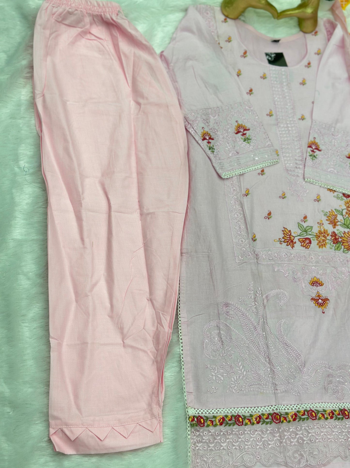 681 Pakistani Lawn Suit