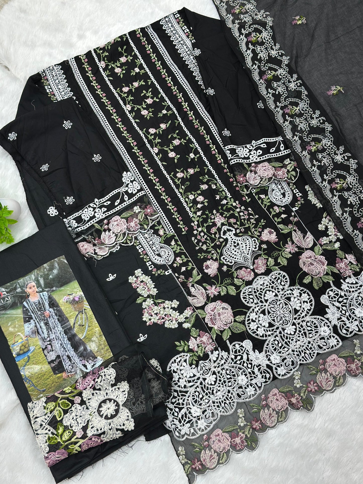 842 Elaf Pakistani Unstitched Lawn Suit