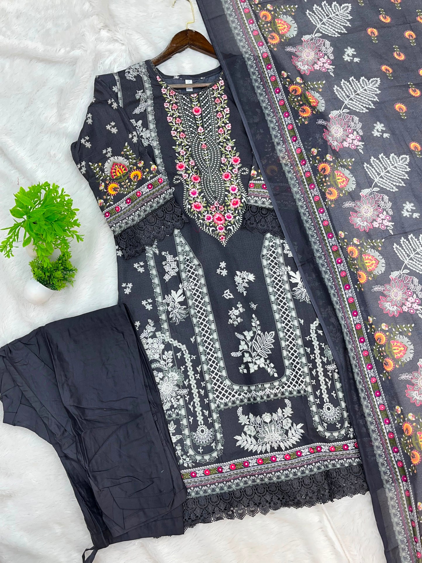 1226 Pakistani Embroidered Suit