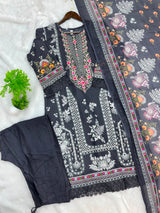 1226 Pakistani Embroidered Suit