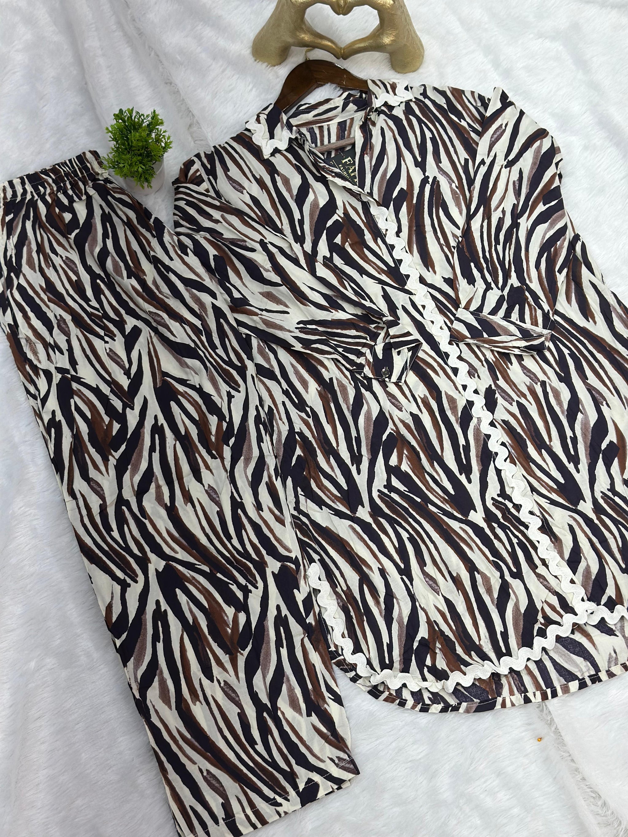 694 Casual Cordsets - Zebra