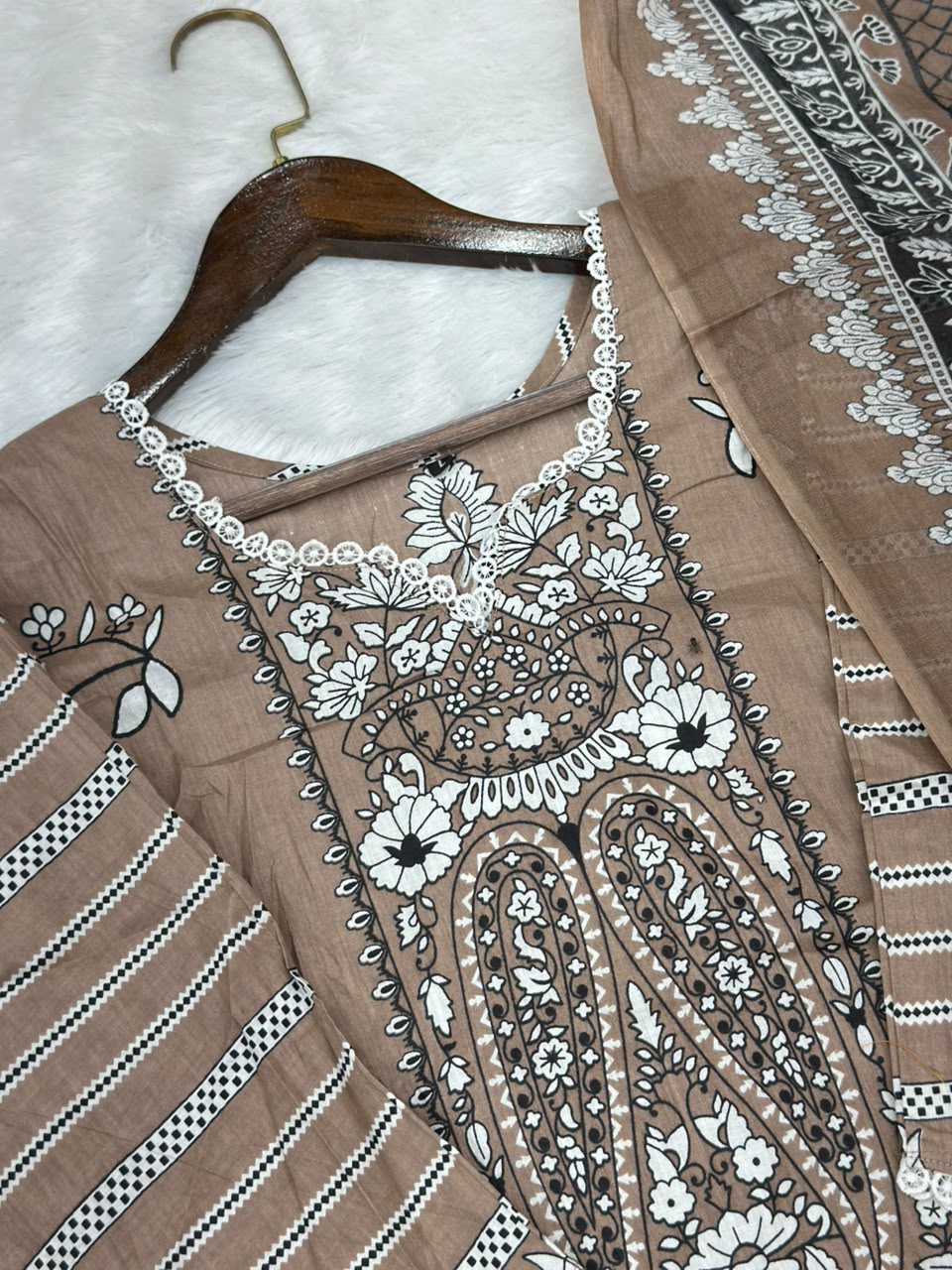 934 Pakistani Embroidered Suit