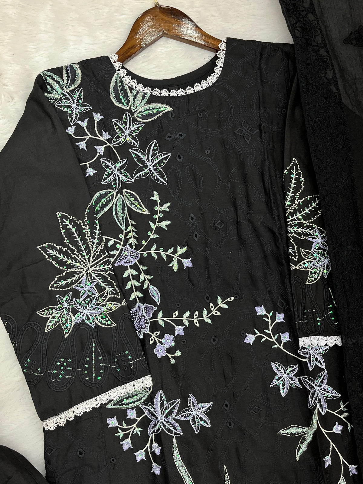1367 Pakistani Embroidered Lawn Suit