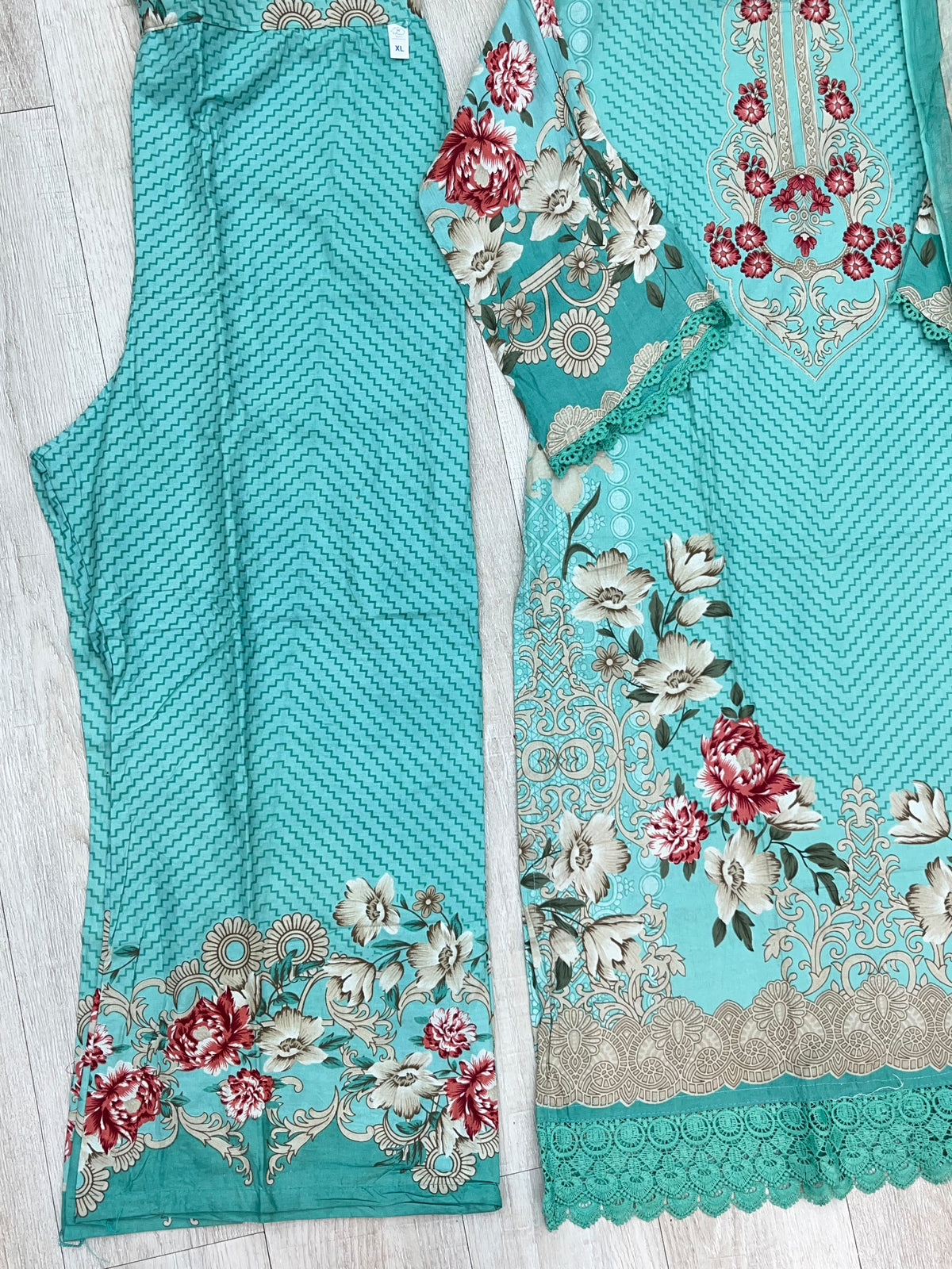 1522 Pakistani Embroidered Suit