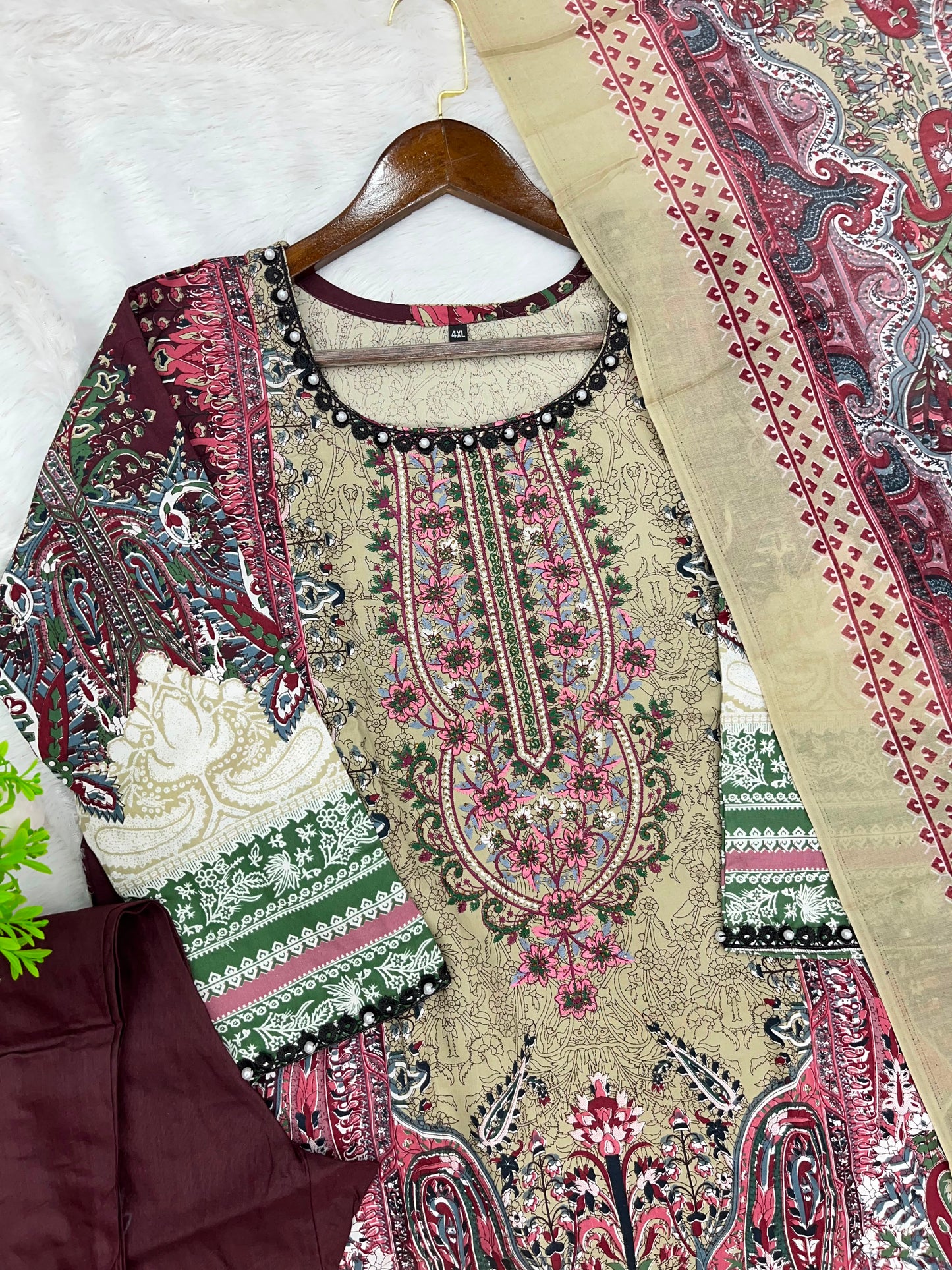 1302 Pakistani Embroidered Suit - Vandana Aarzu