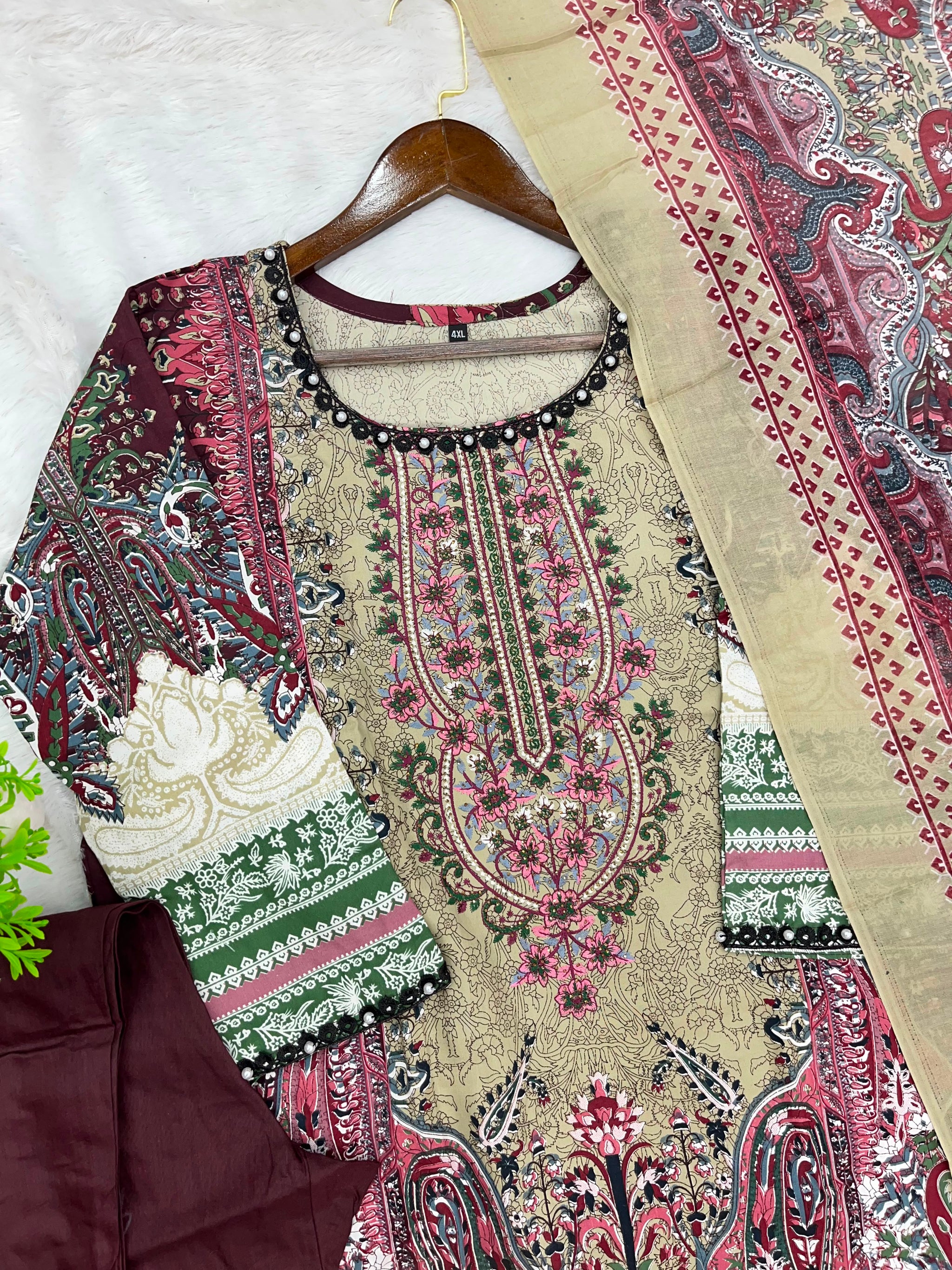 1302 Pakistani Embroidered Suit - Vandana Aarzu