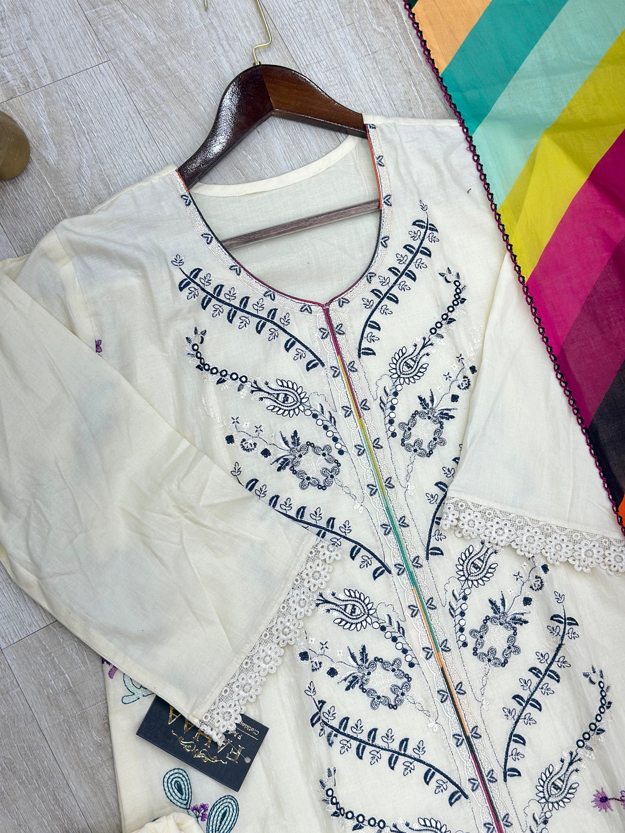 625 Premium Pakistani Lawn Suit - White