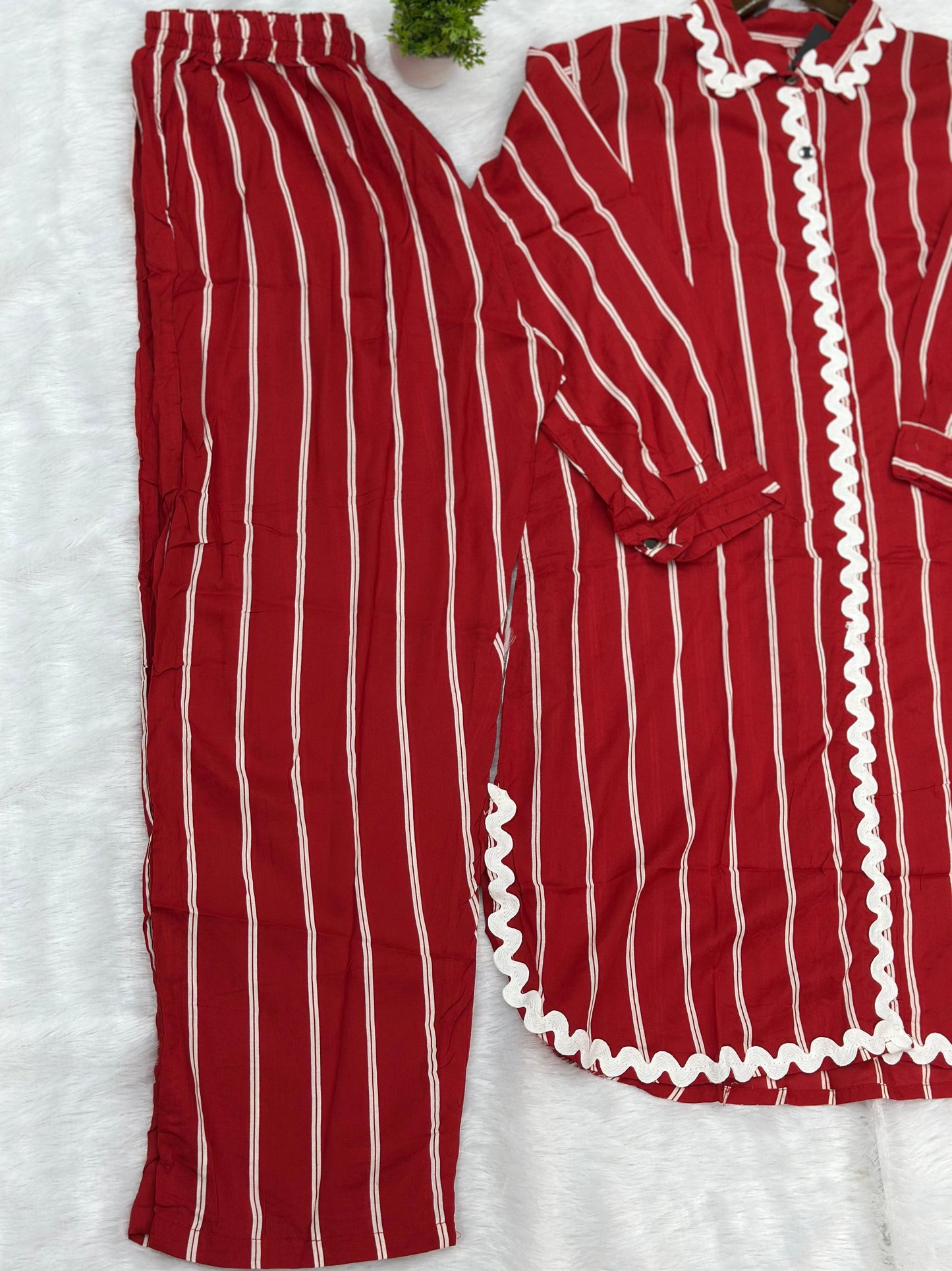 694 Casual Cordsets - Red & White